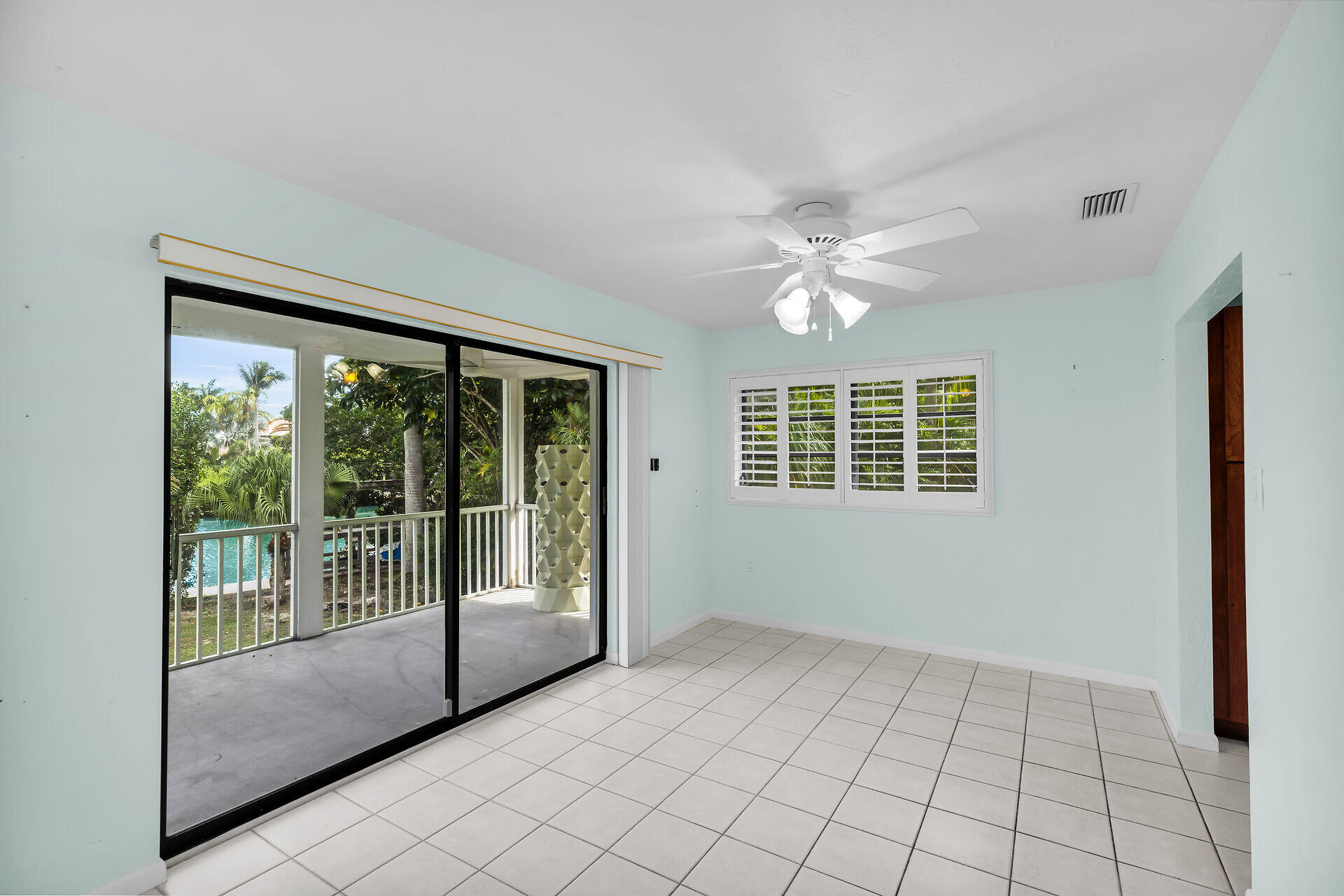323 Calzada De Bougainville