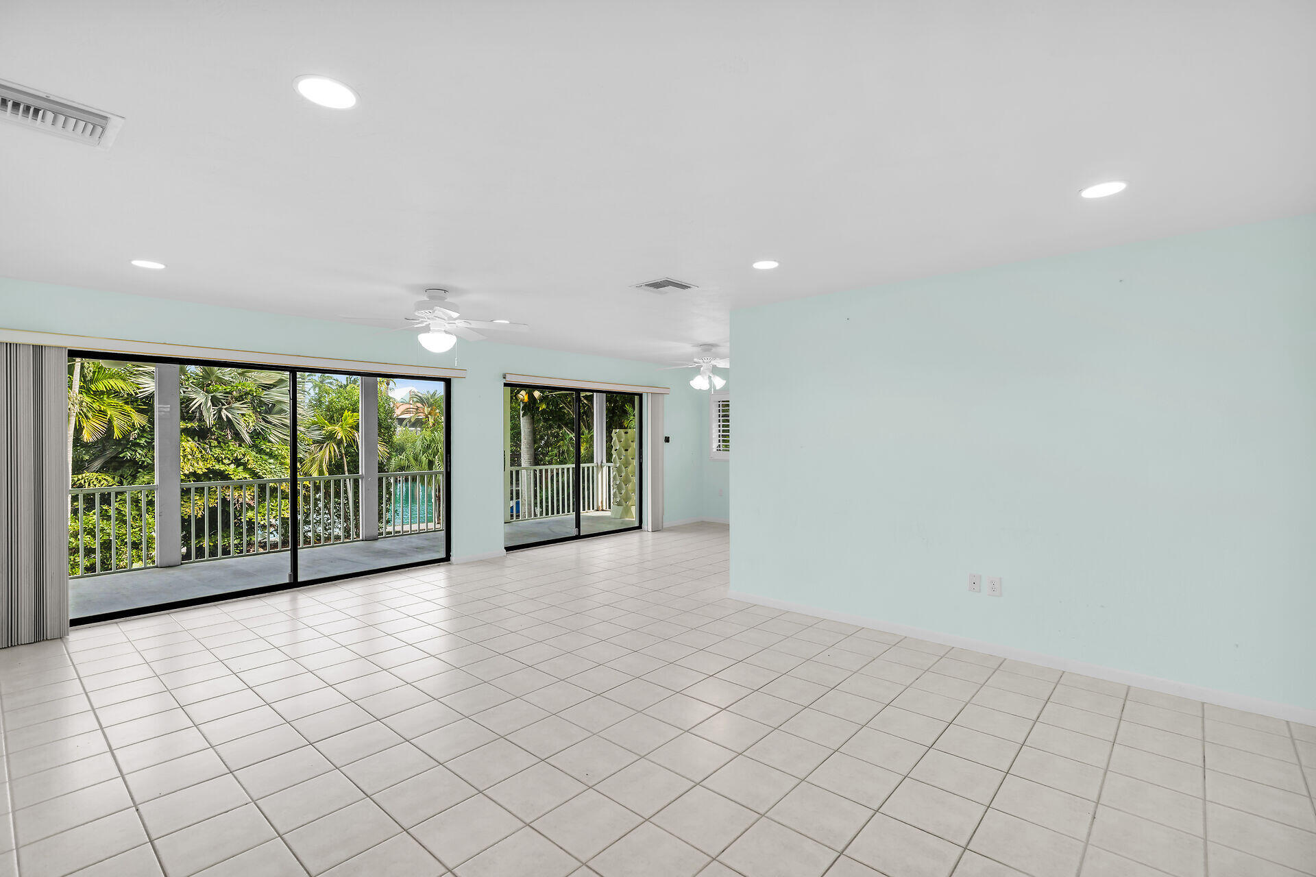 323 Calzada De Bougainville