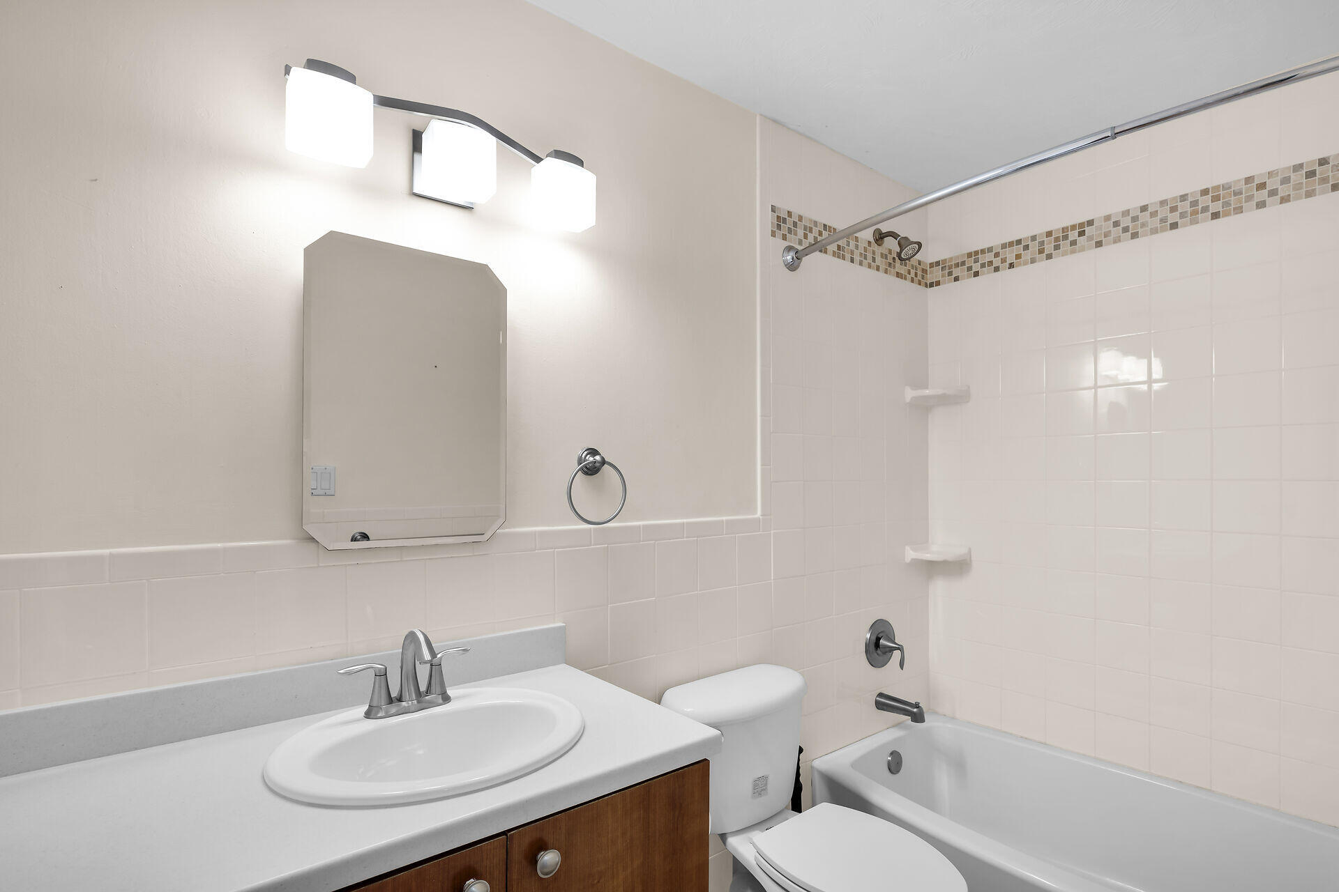 323 Calzada De Bougainville