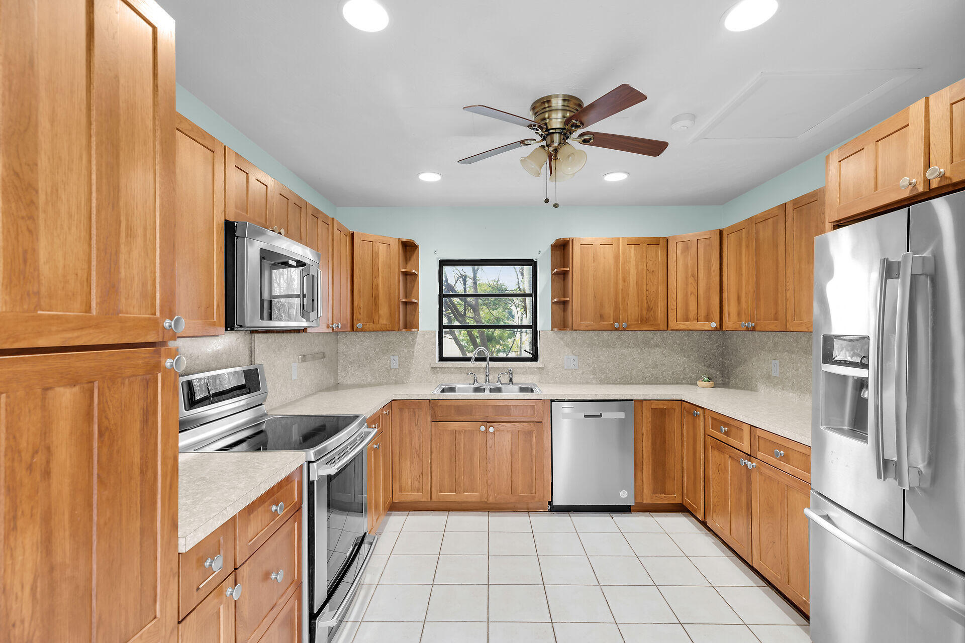 323 Calzada De Bougainville