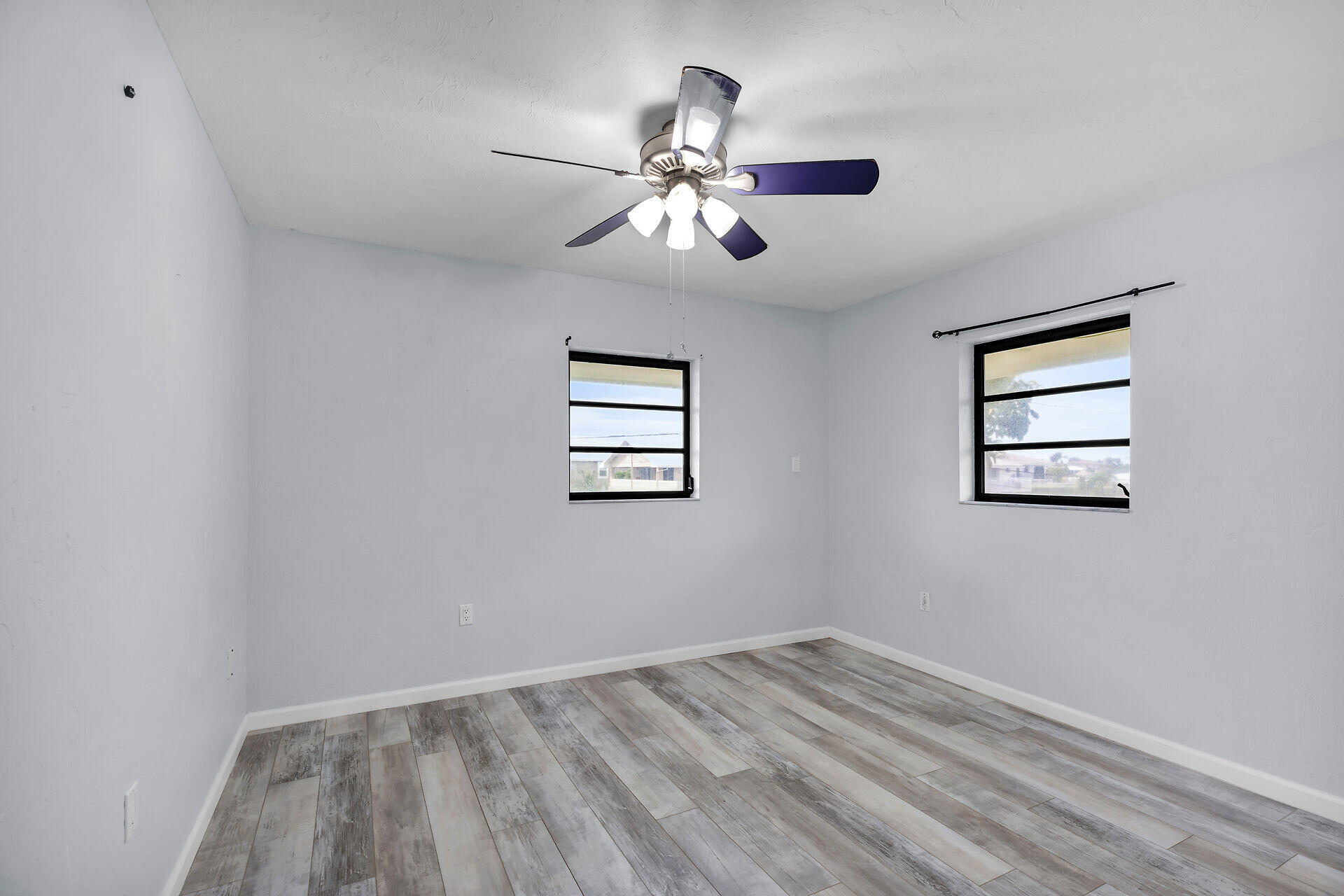 323 Calzada De Bougainville