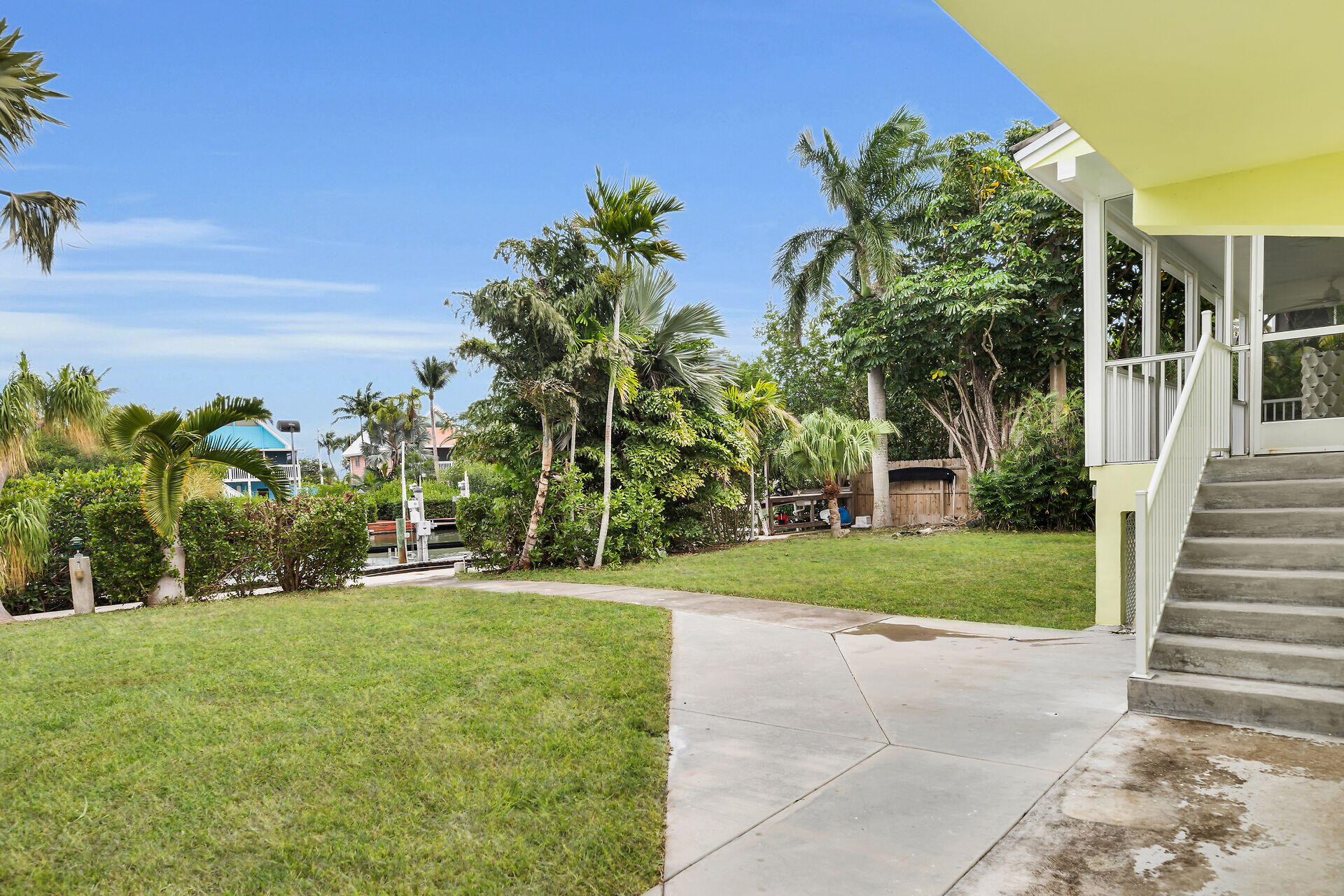 323 Calzada De Bougainville