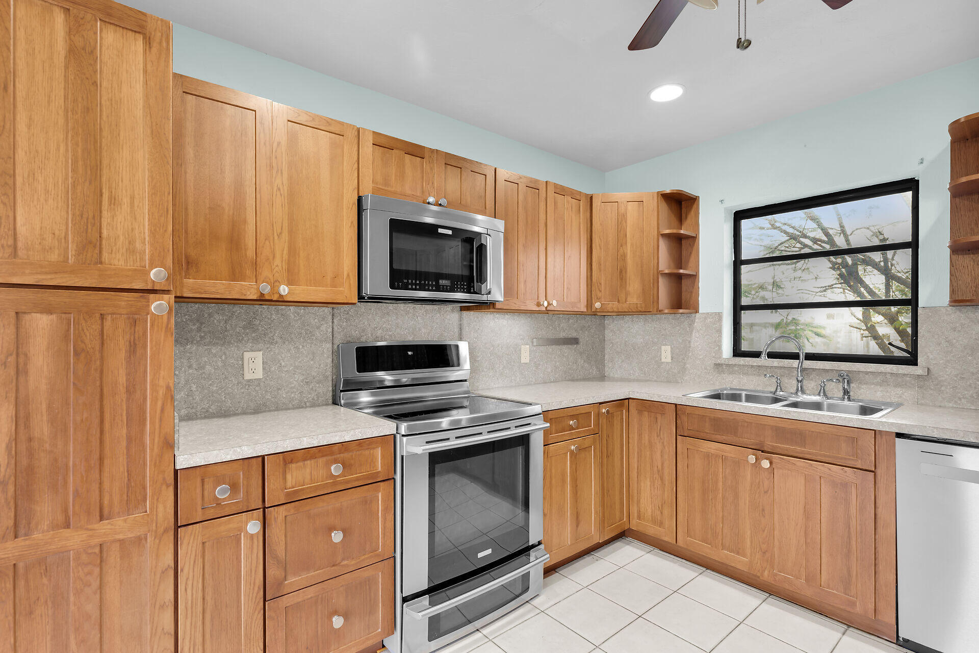323 Calzada De Bougainville
