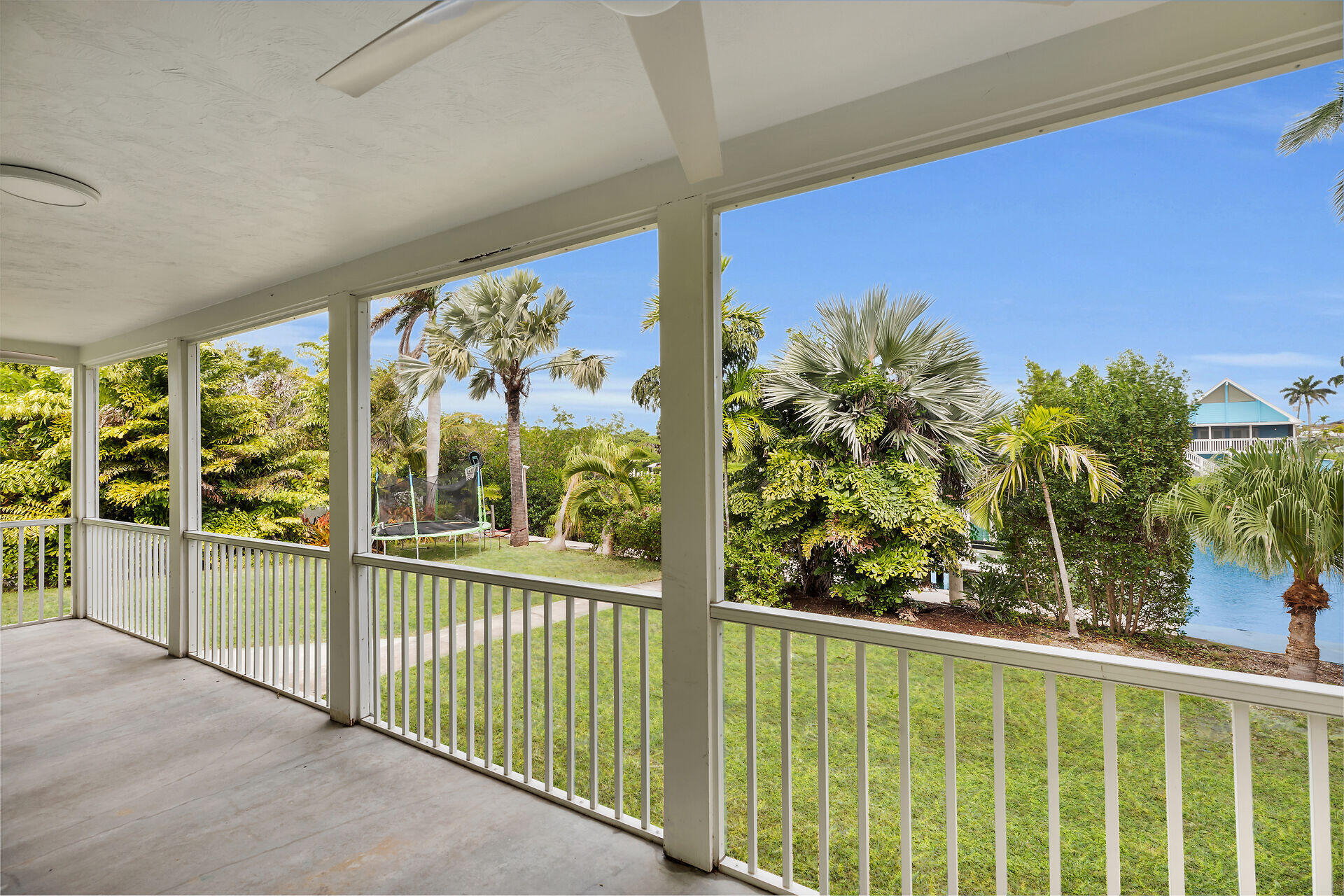 323 Calzada De Bougainville