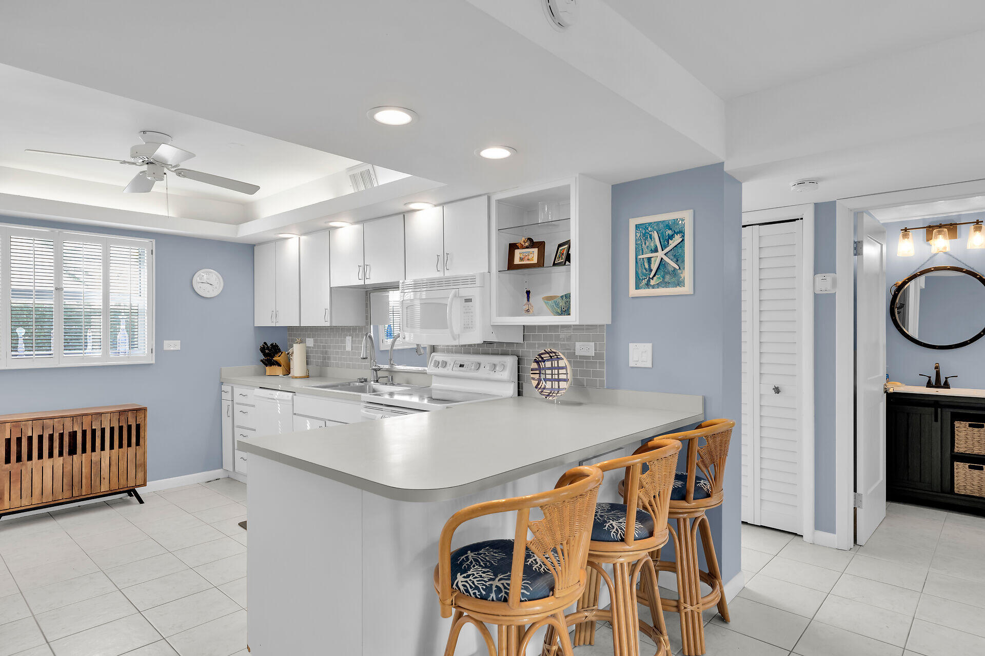 601 W Ocean Drive 301A