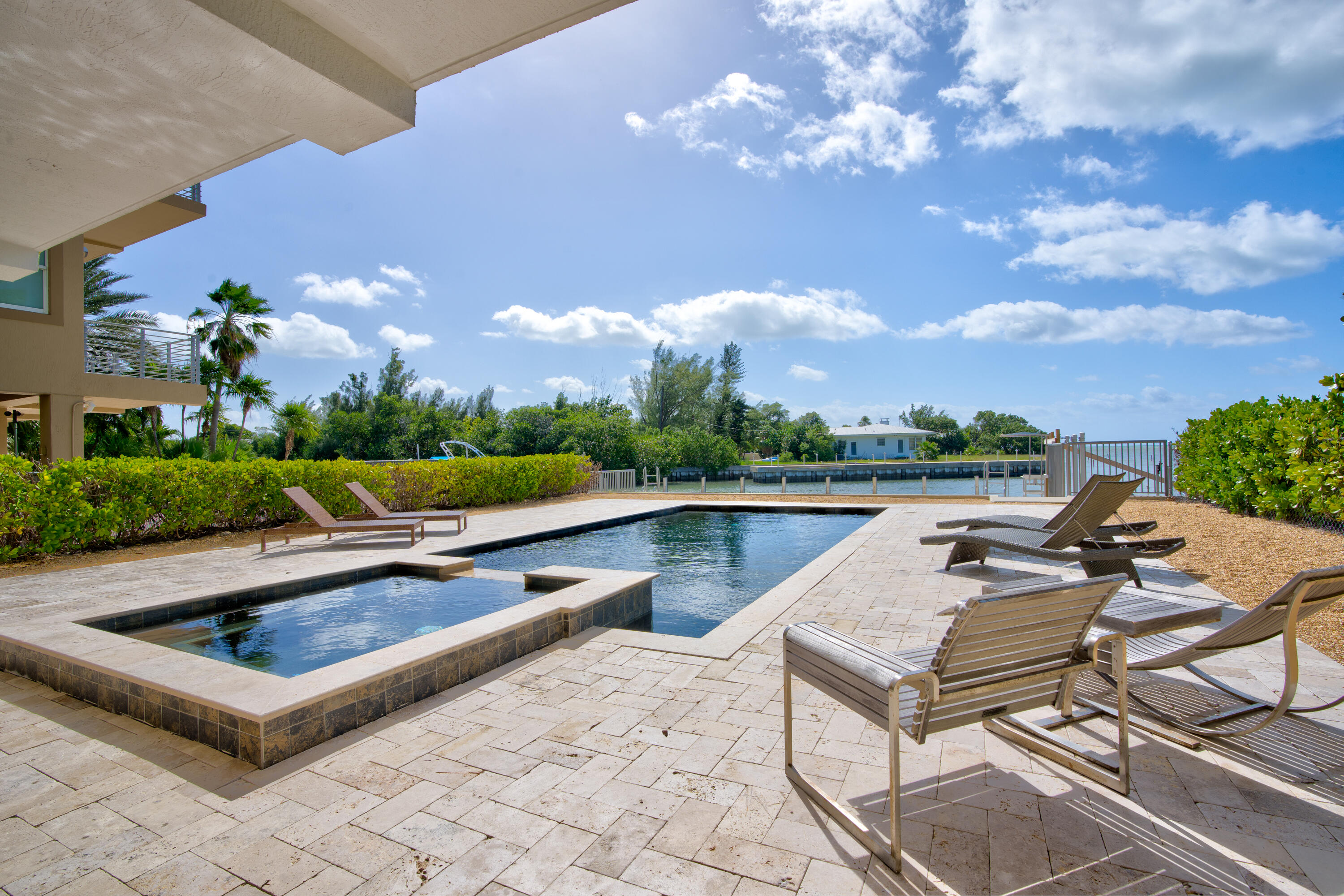 2010 Sombrero Beach Road