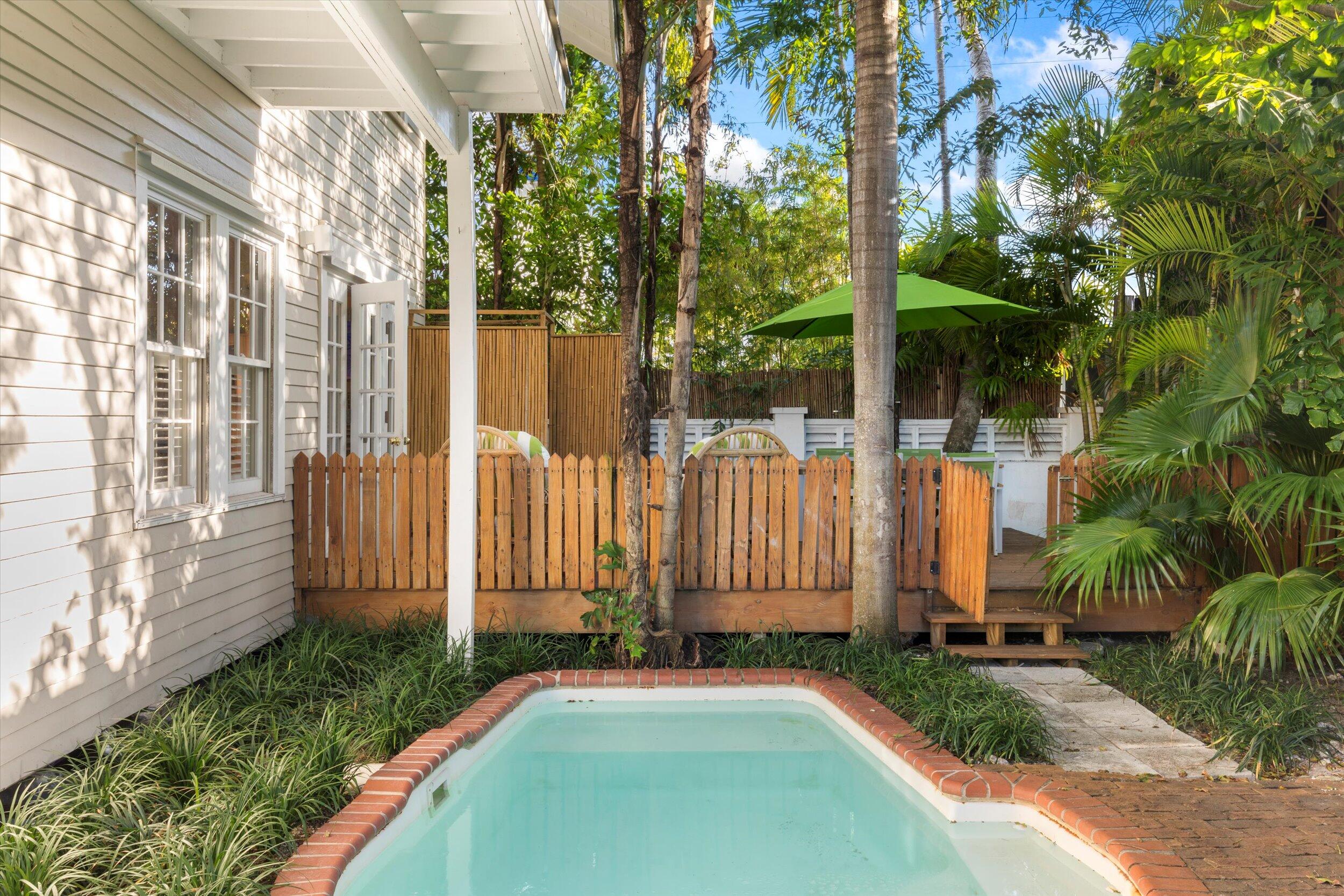 526 William Street 1