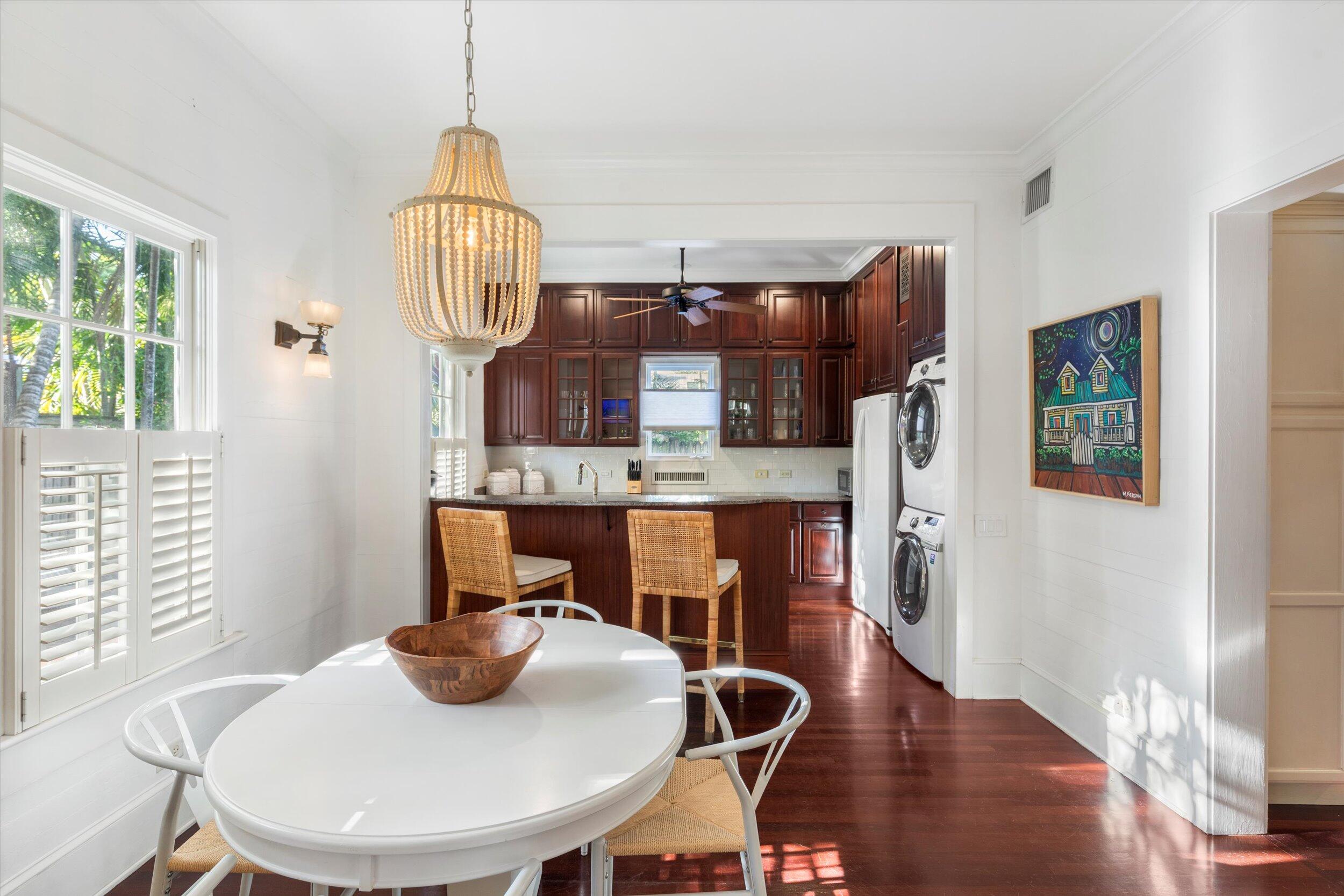 526 William Street 1