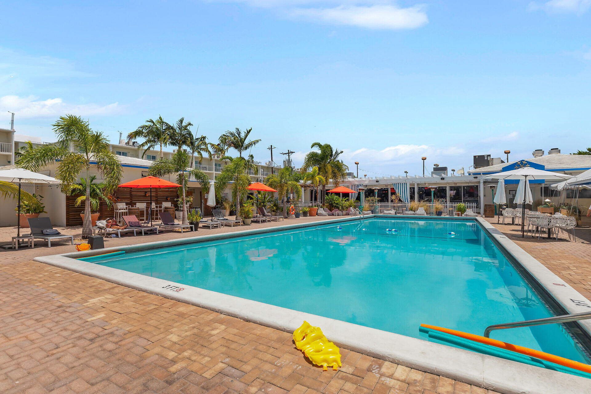 21 Sombrero Boulevard 323