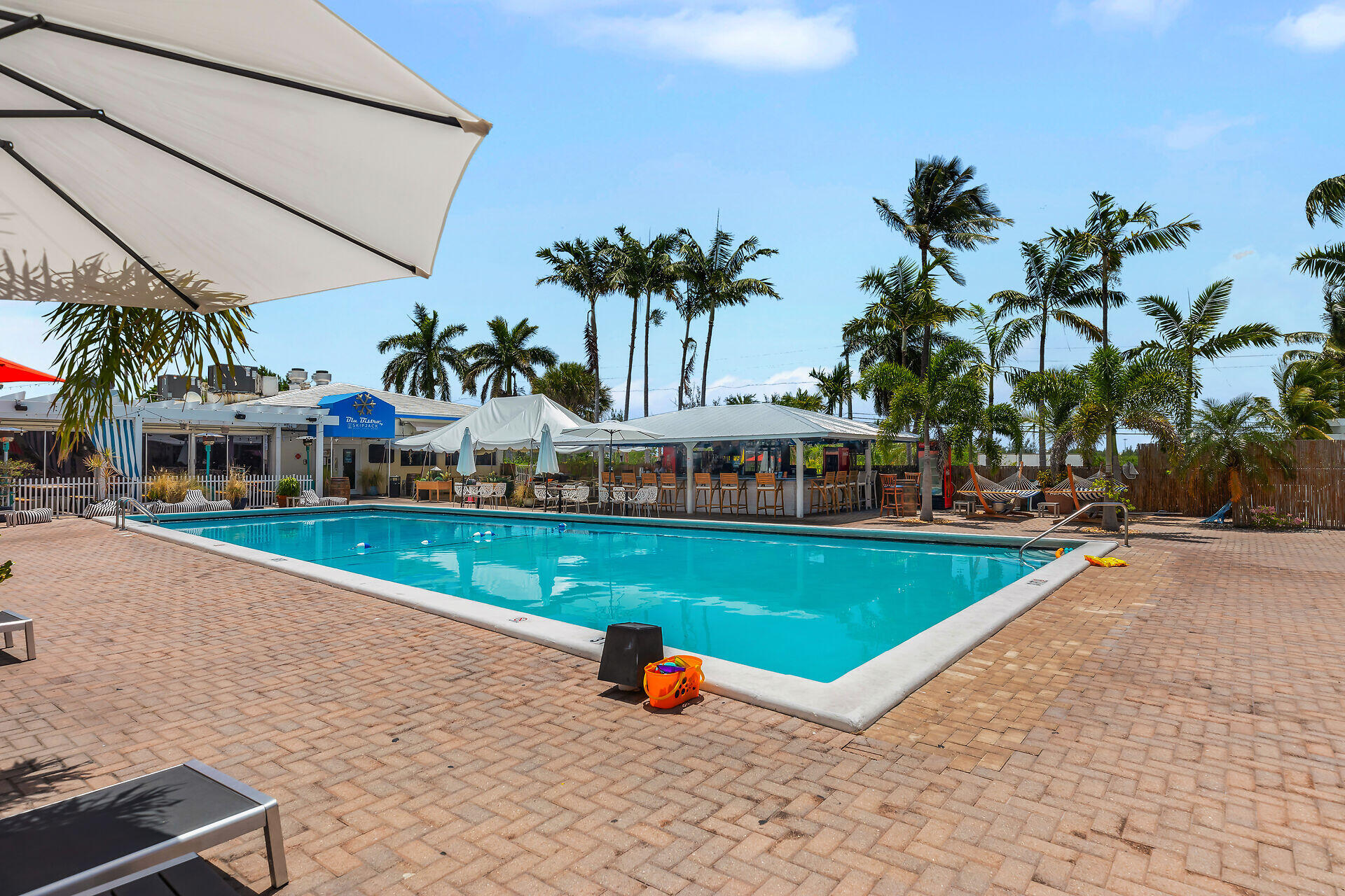 21 Sombrero Boulevard 323