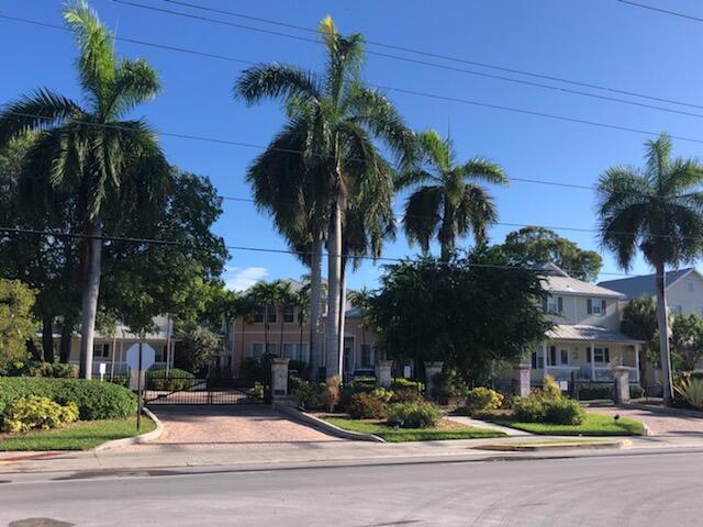8 Coral Way