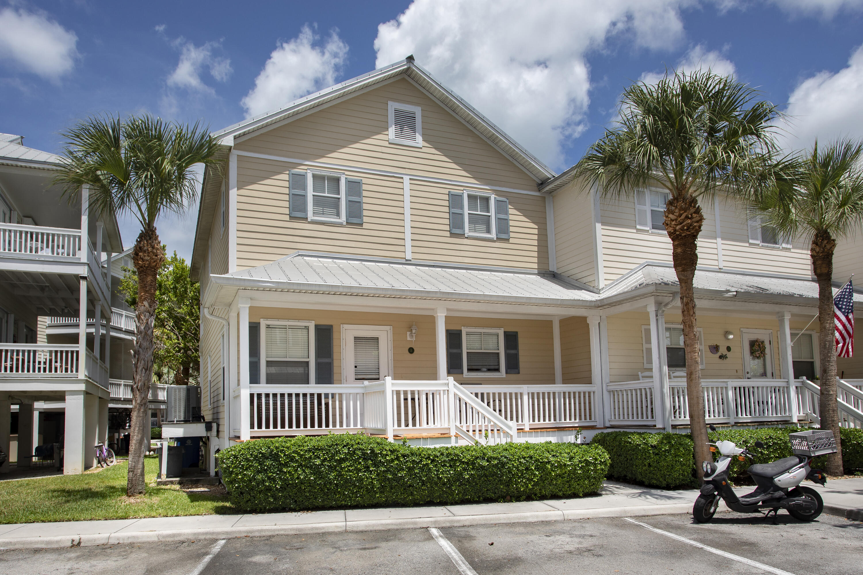 8 Coral Way
