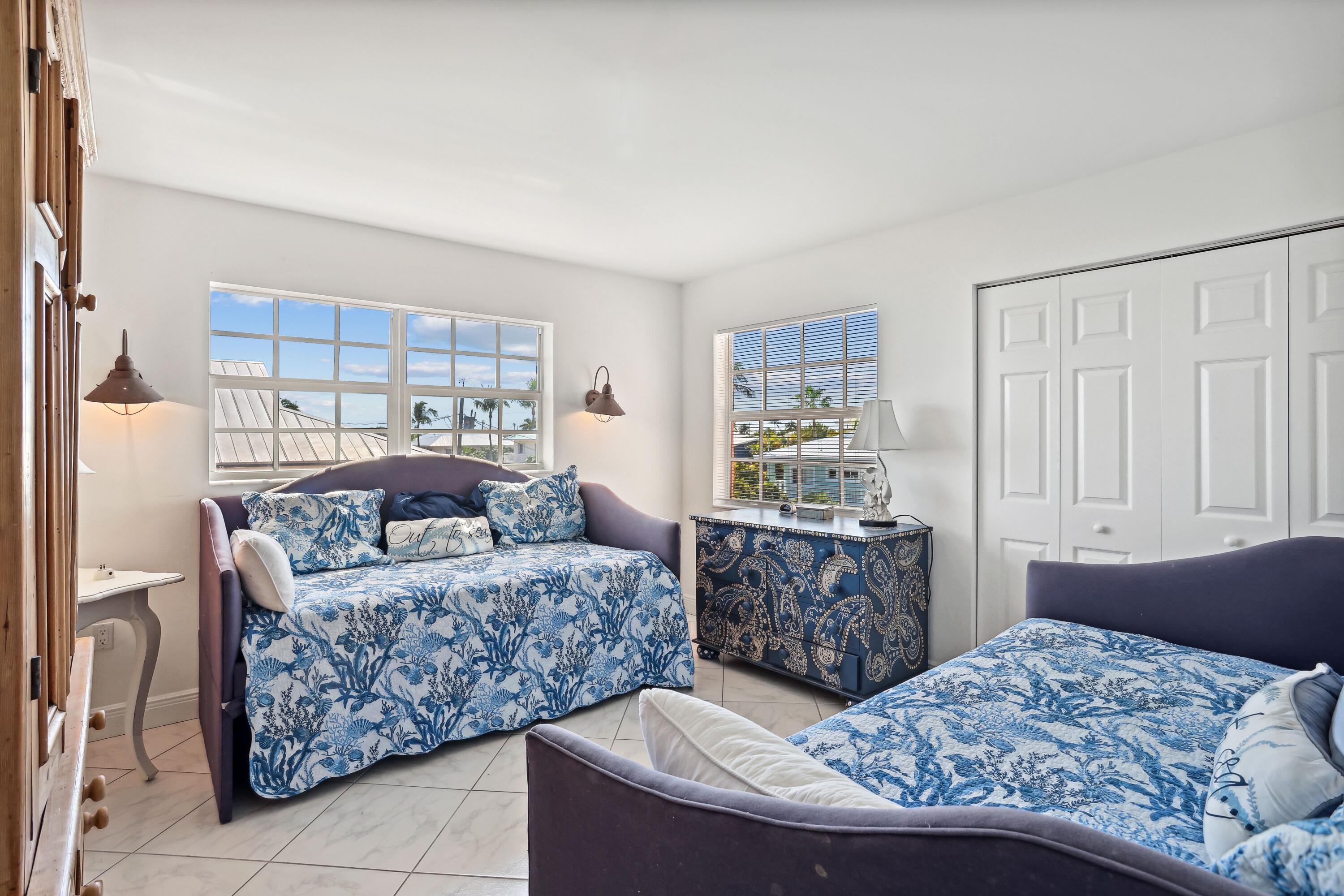 128 W Plaza Del Sol