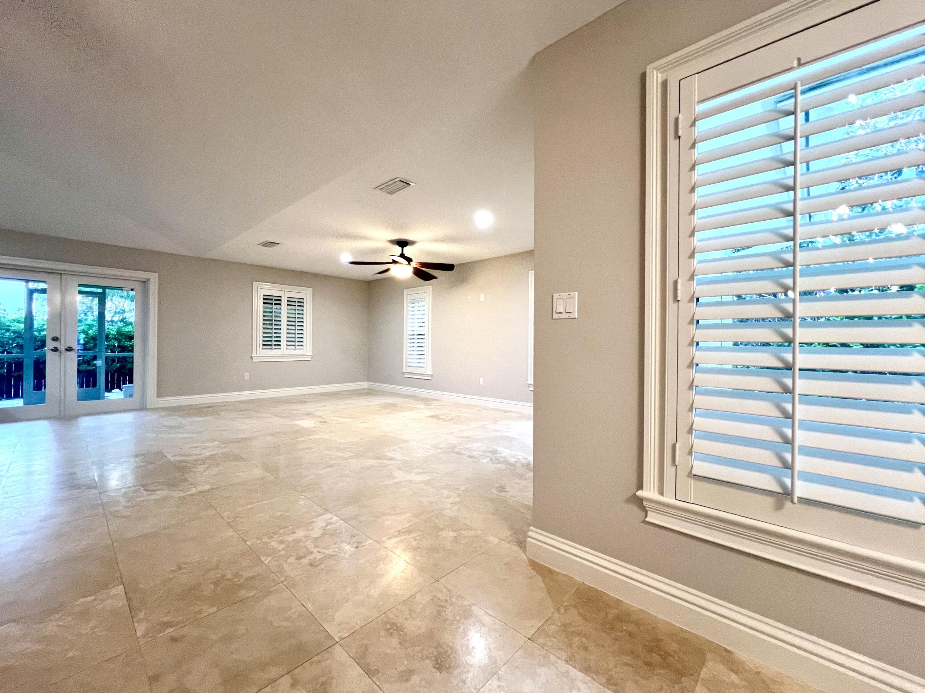 35 SE Marlin Avenue