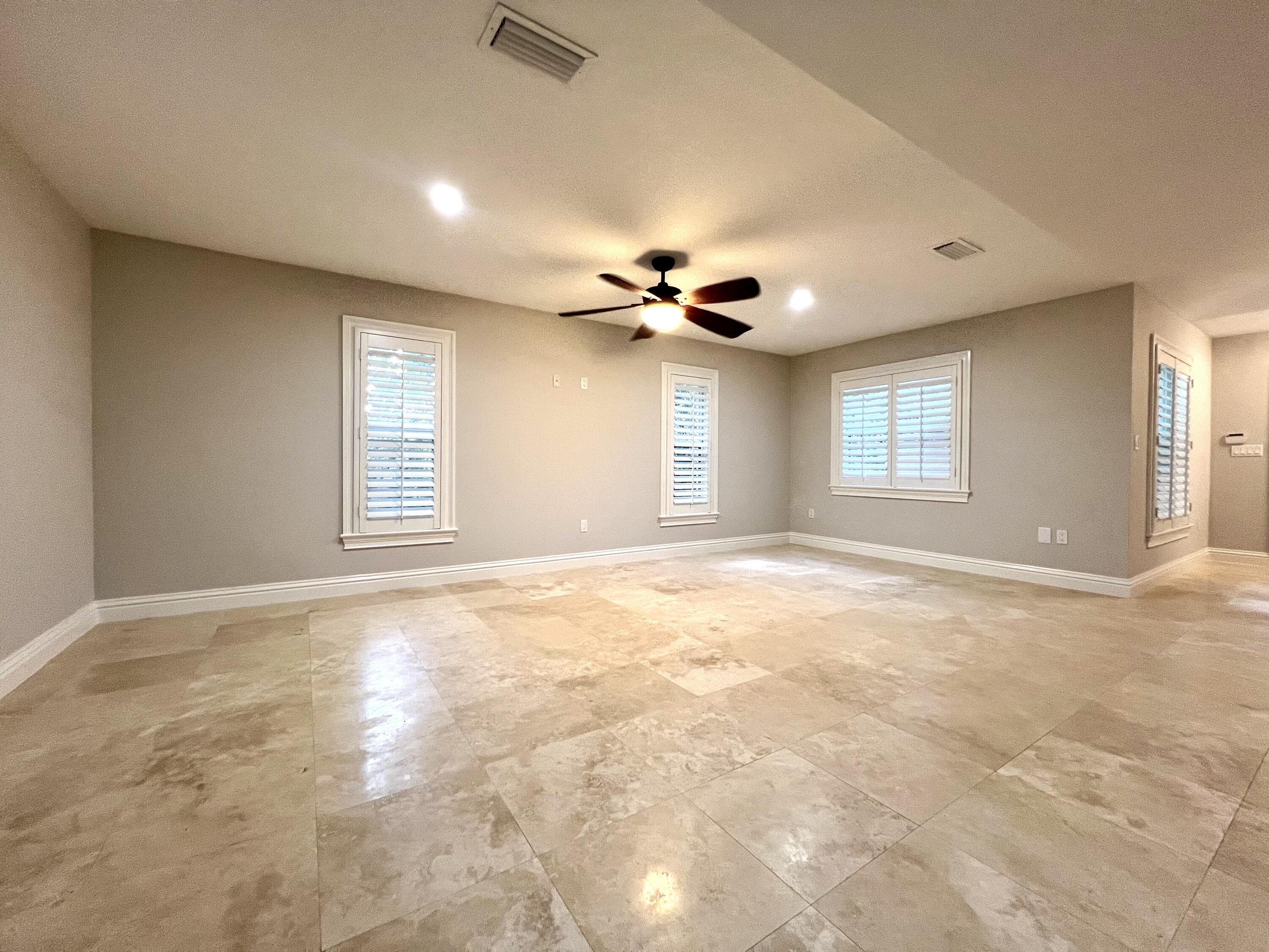 35 SE Marlin Avenue