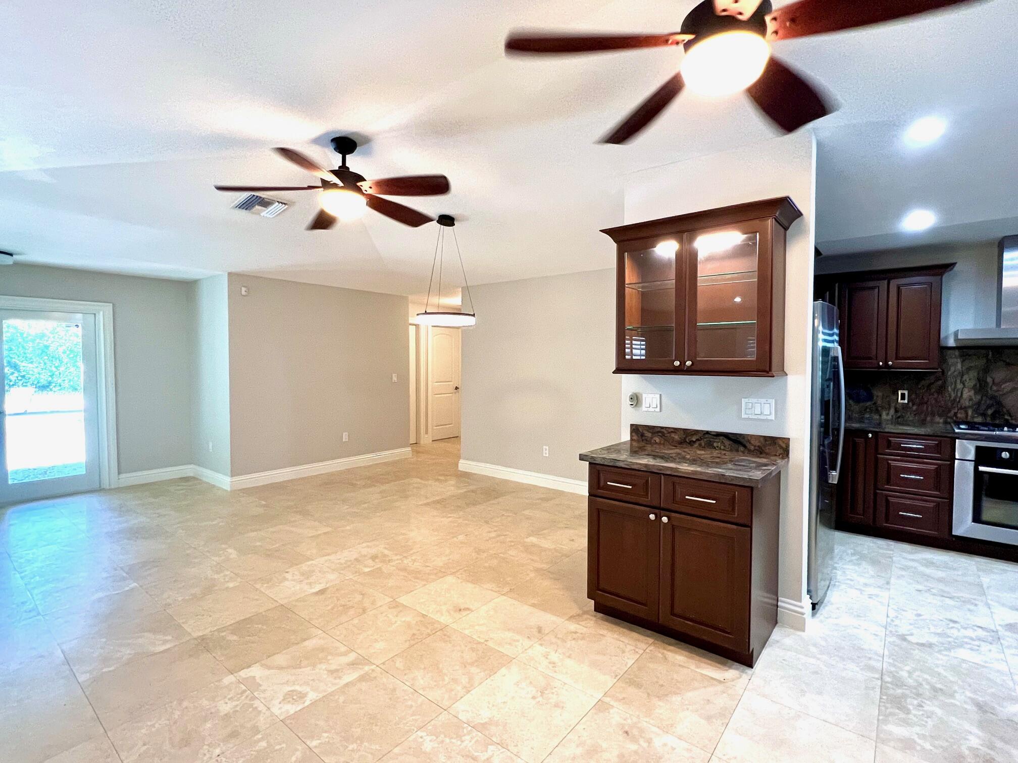 35 SE Marlin Avenue