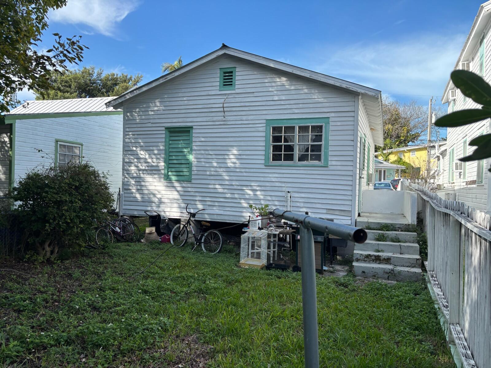719 Elizabeth Street