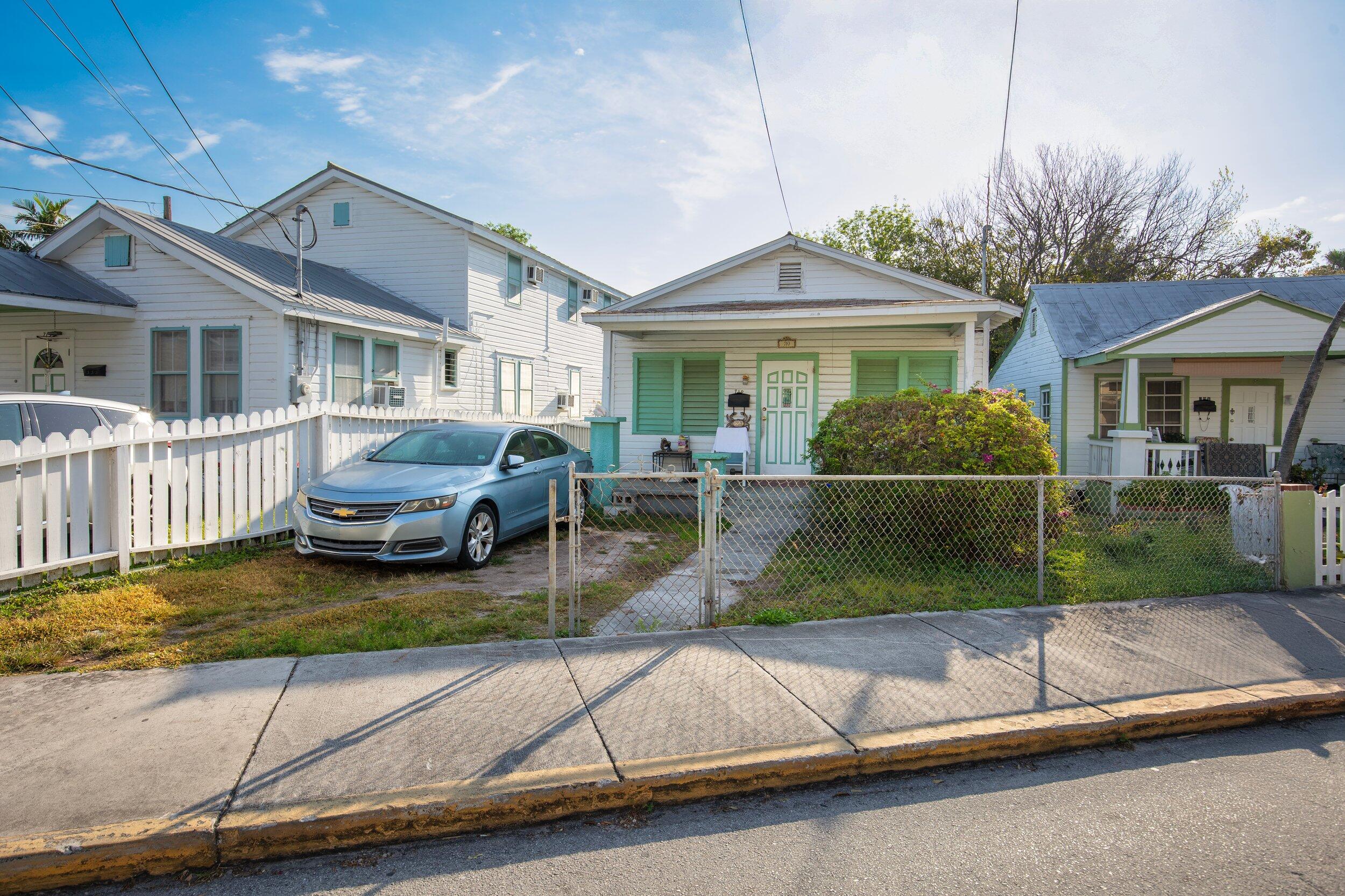 719 Elizabeth Street