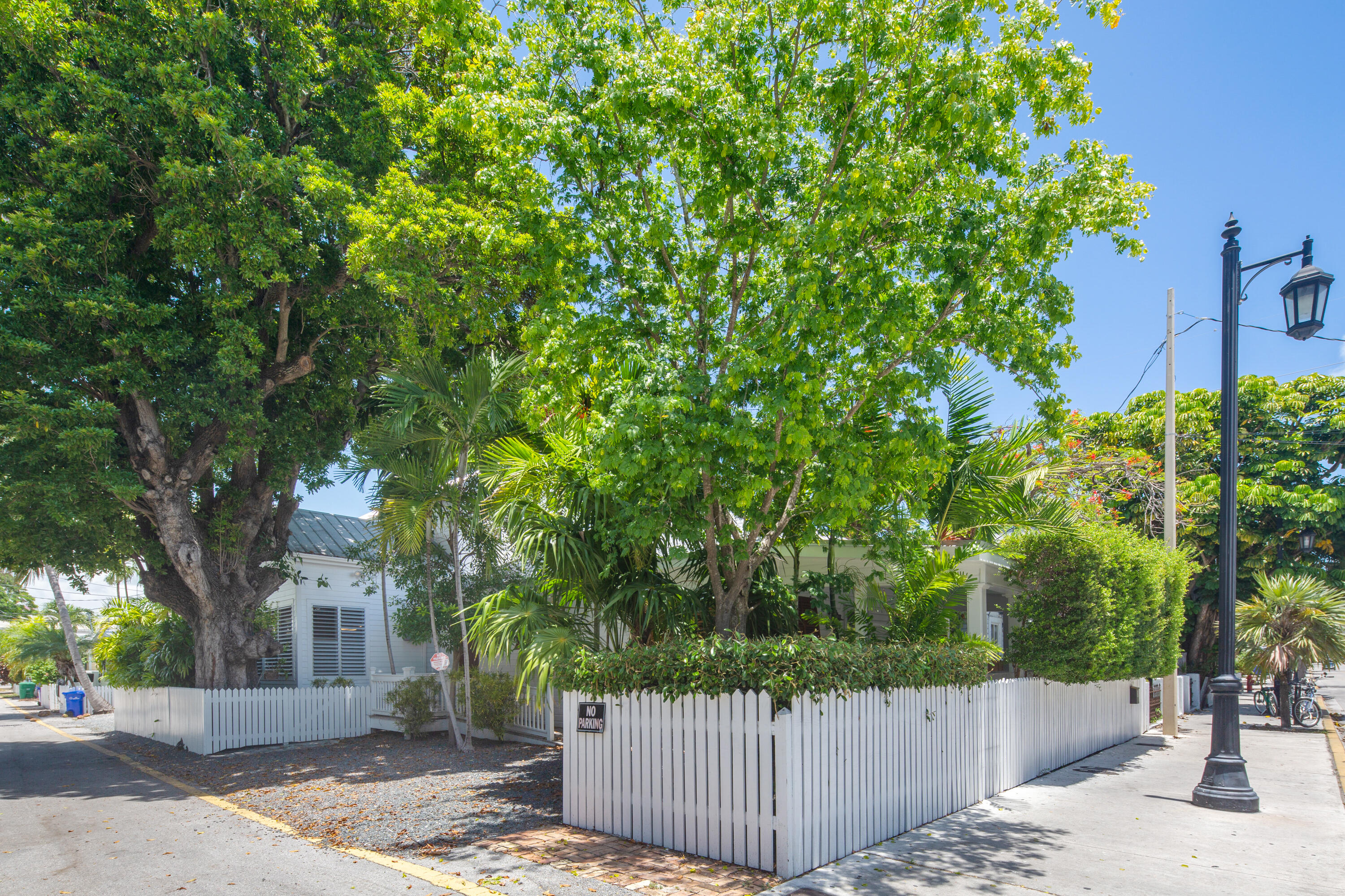 621 Whitehead Street