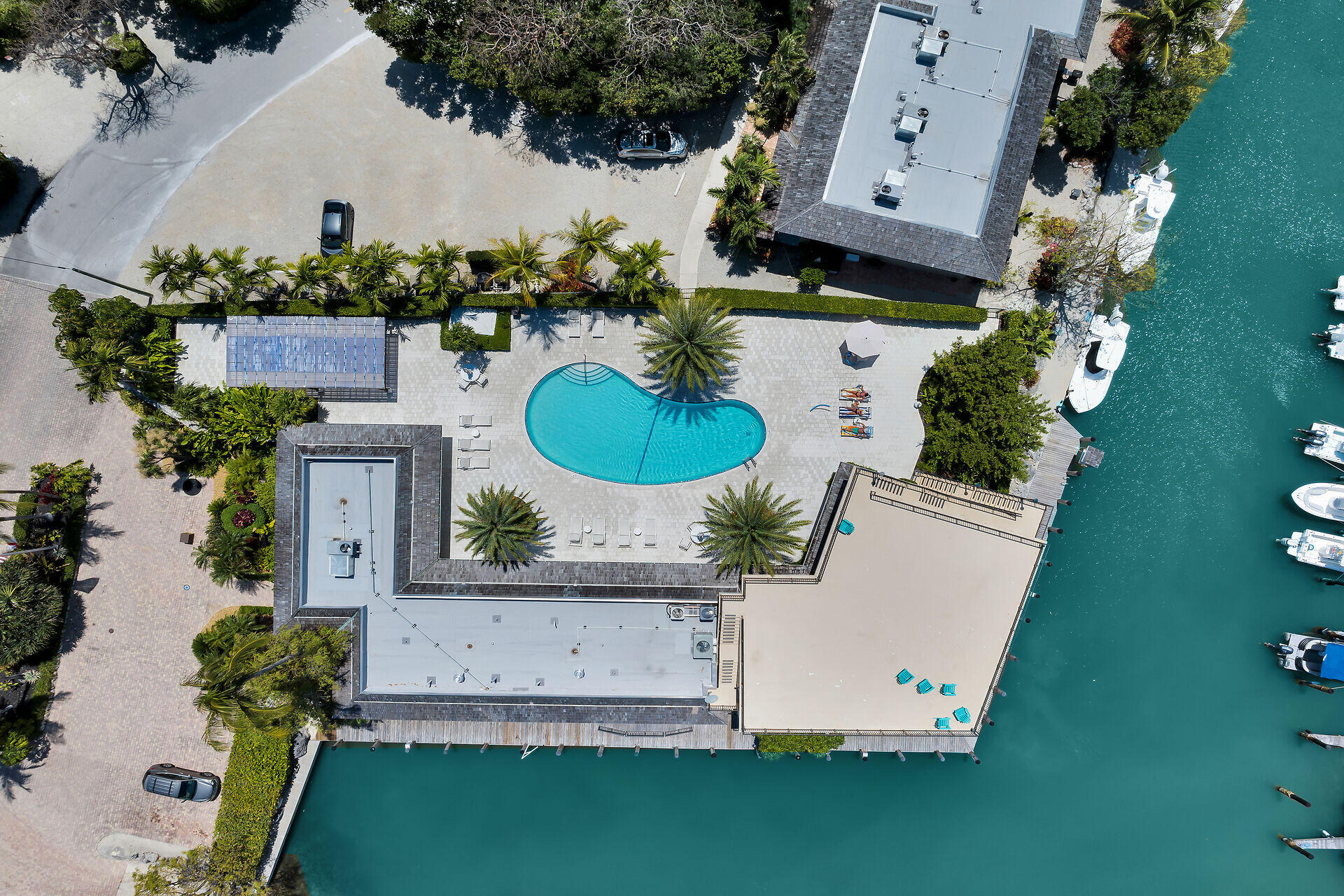 96000 Overseas Highway B2 & 33' boat slip
