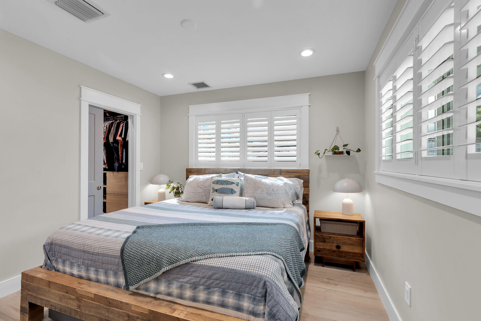 122 S Bay Harbor Drive