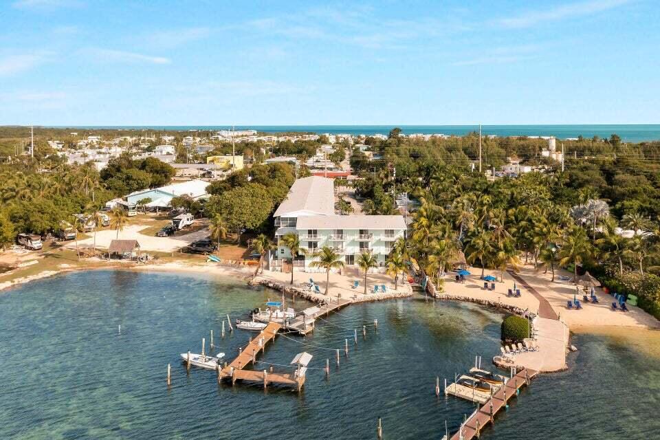 92550 Overseas Highway 207