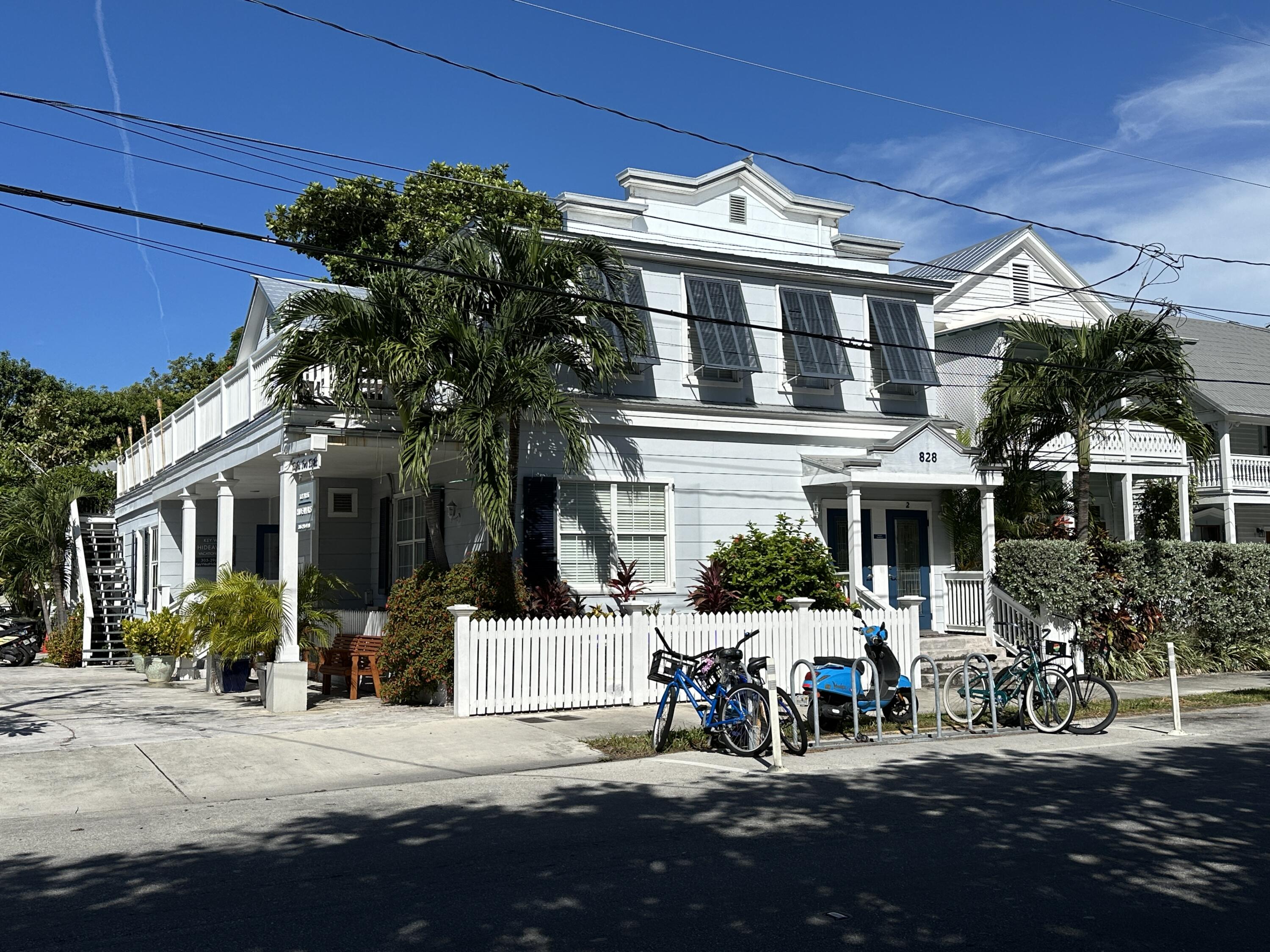 828 White Street 3