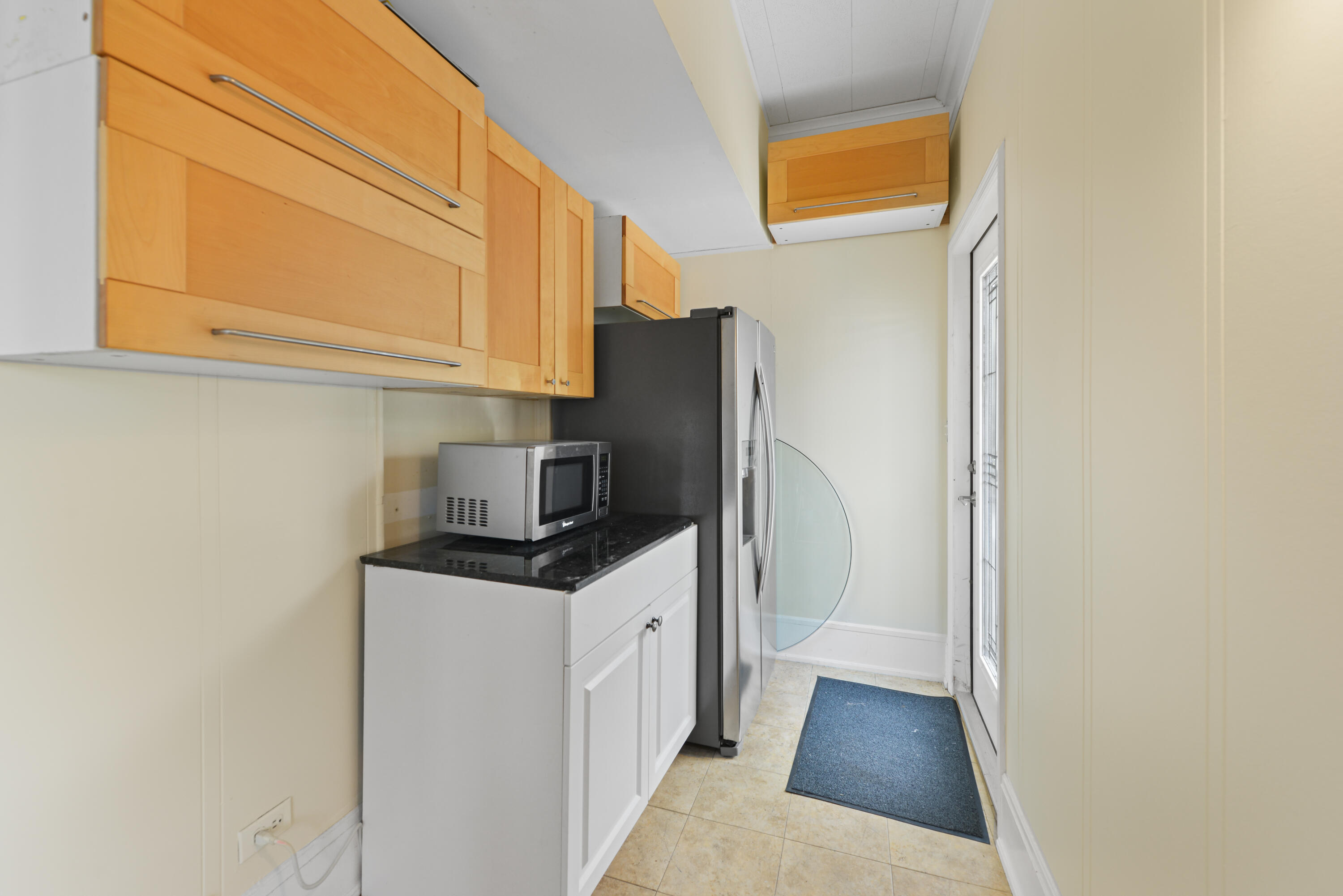 828 White Street 3