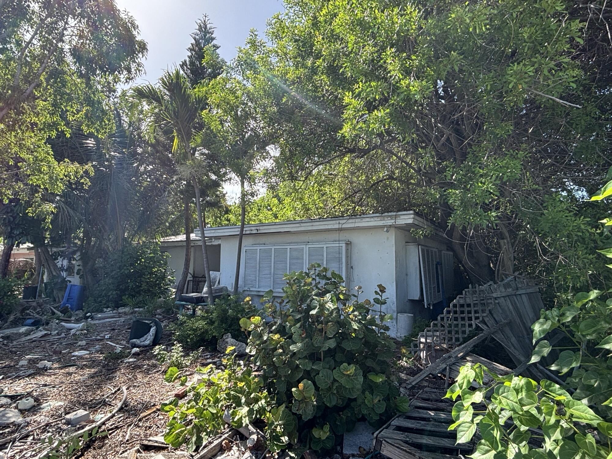 2433 Linda Avenue