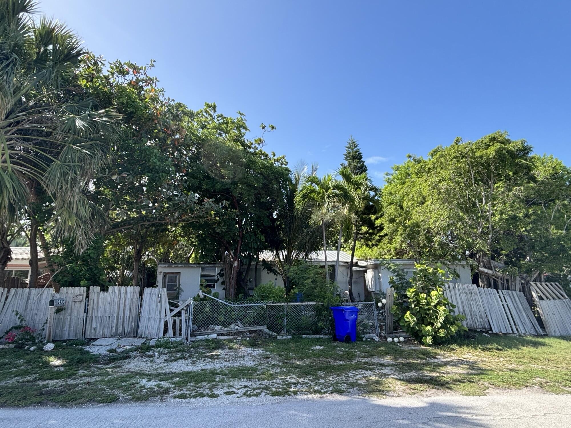 2433 Linda Avenue
