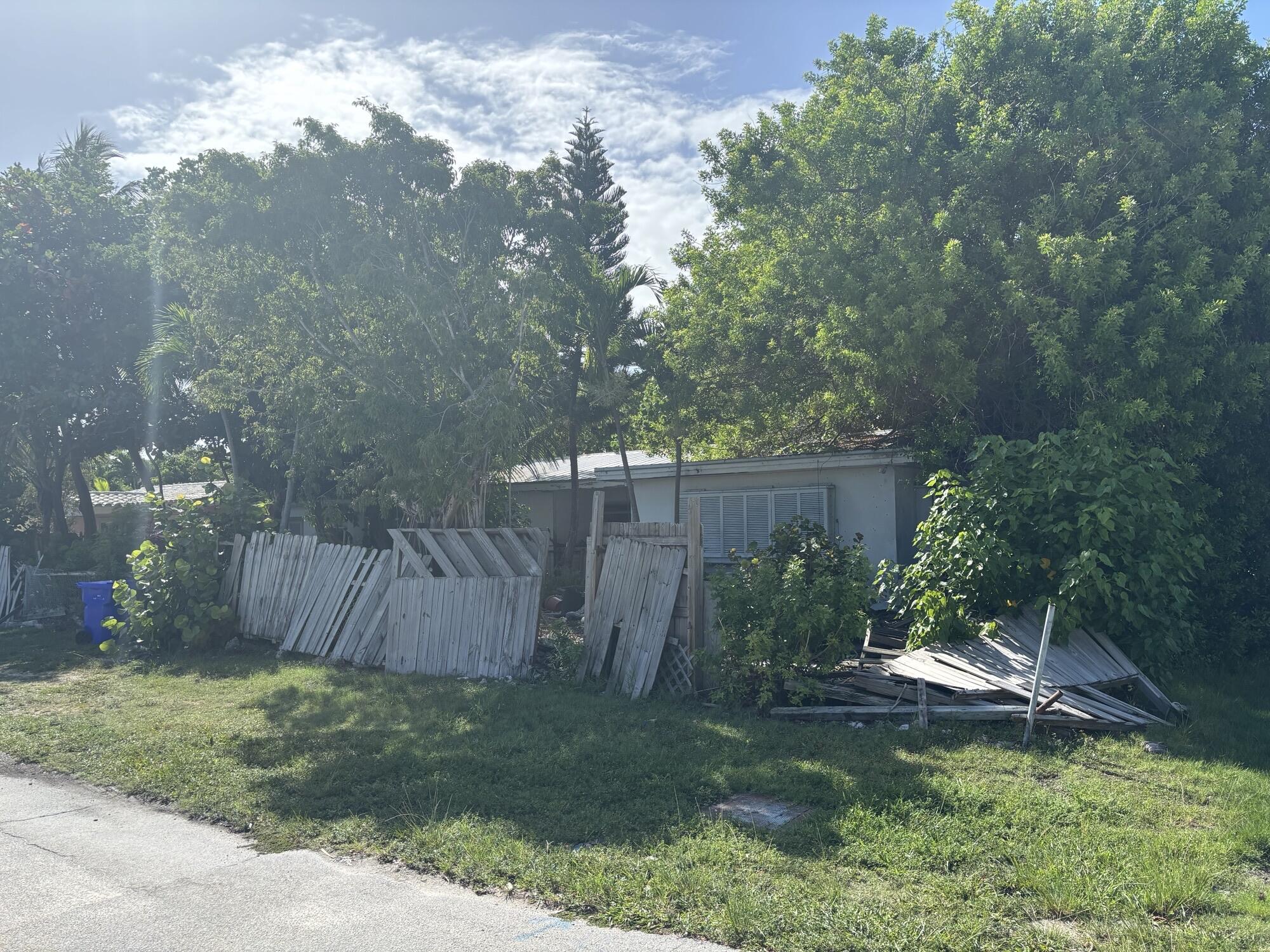 2433 Linda Avenue