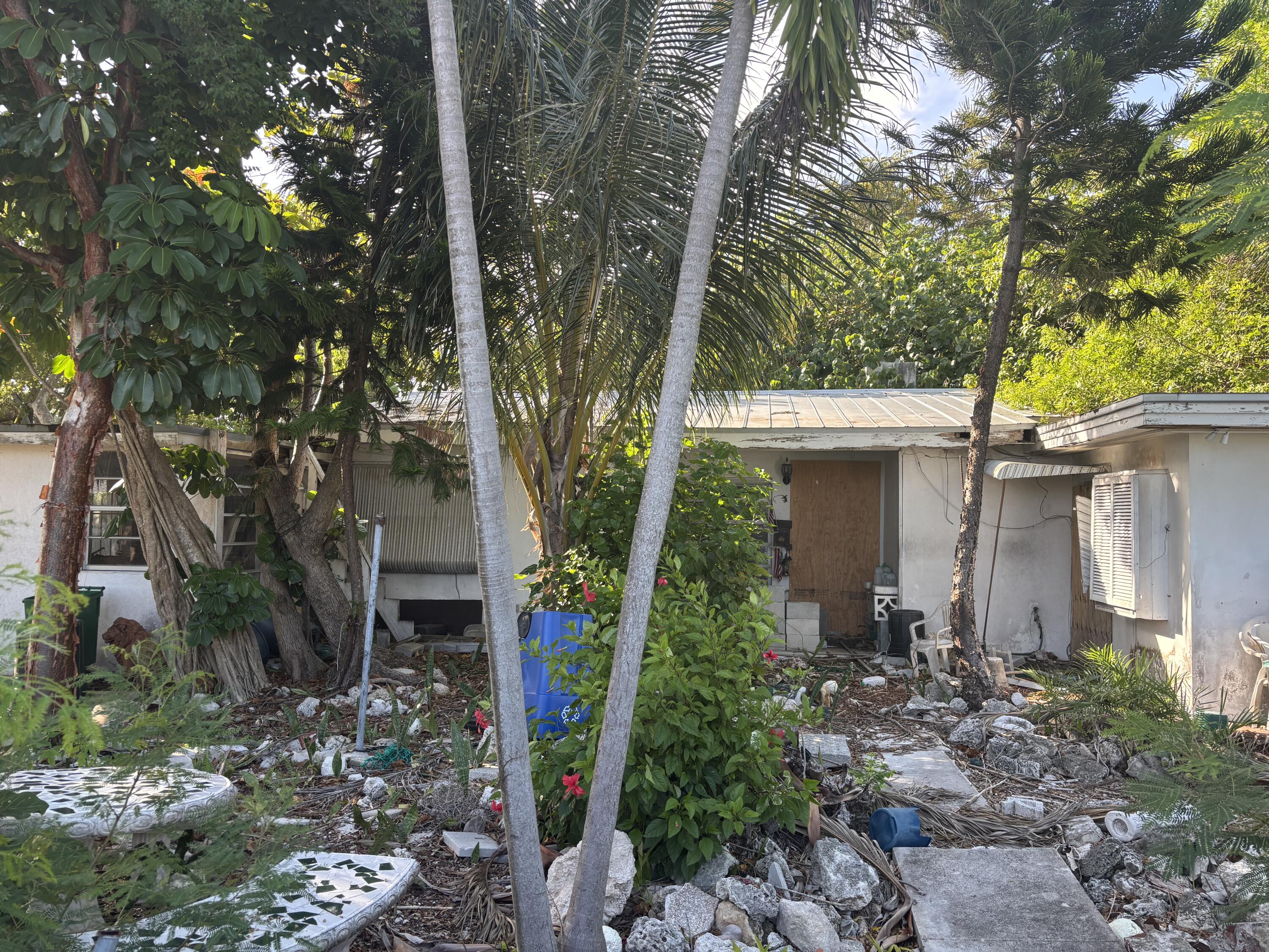 2433 Linda Avenue