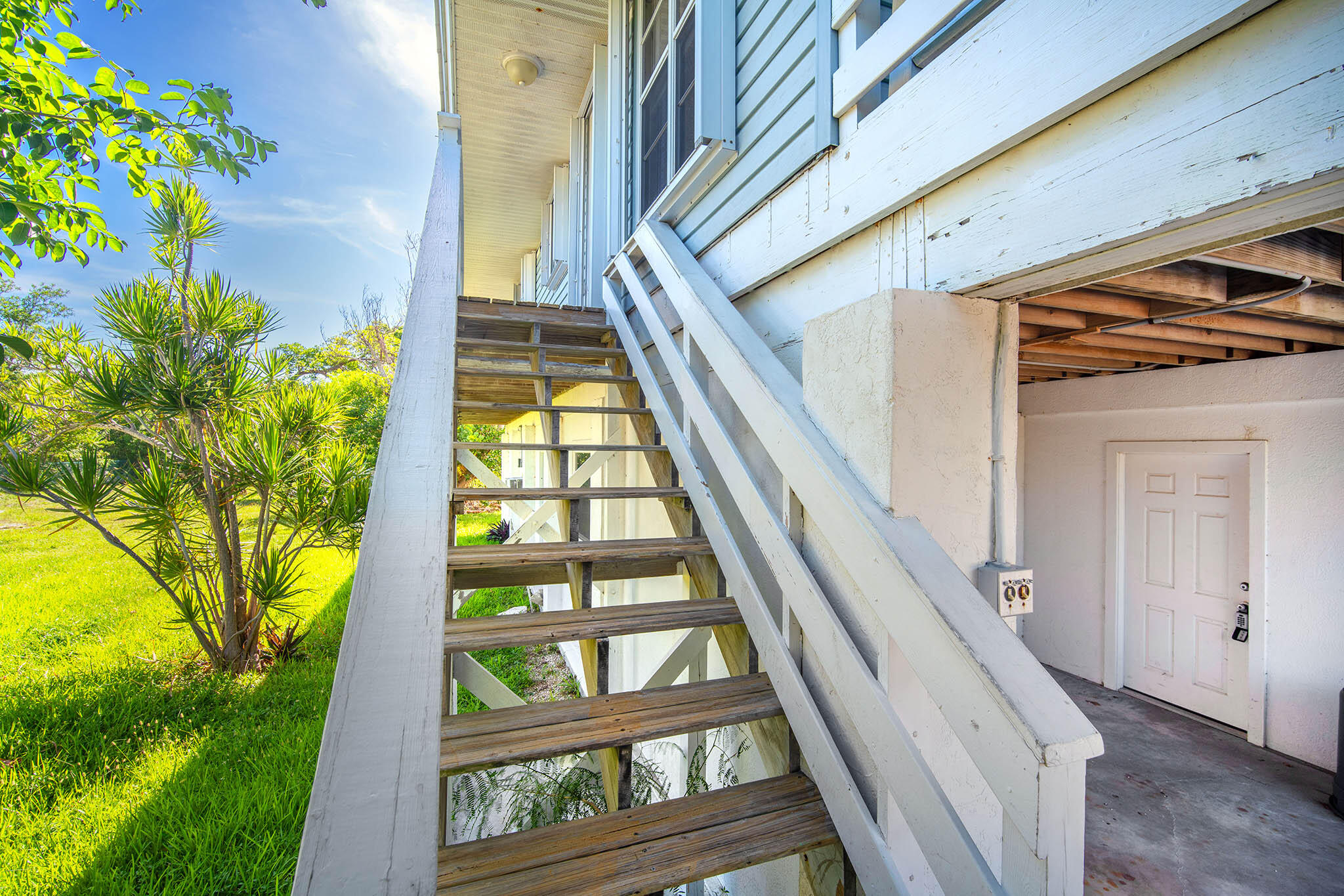 558 E Shore Drive
