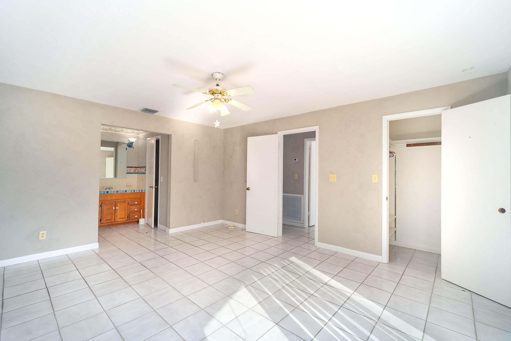 558 E Shore Drive