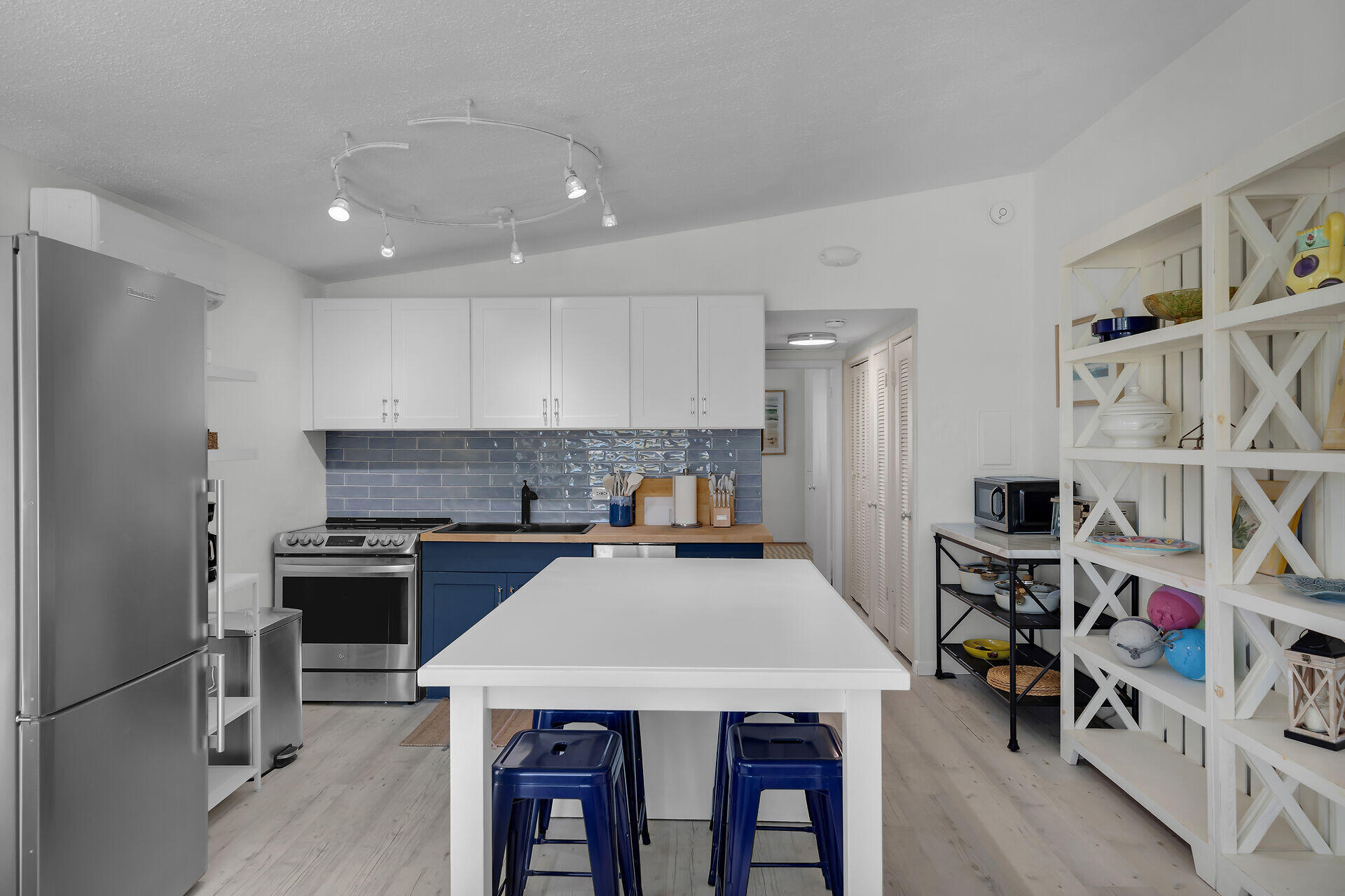 10 Clara Boulevard