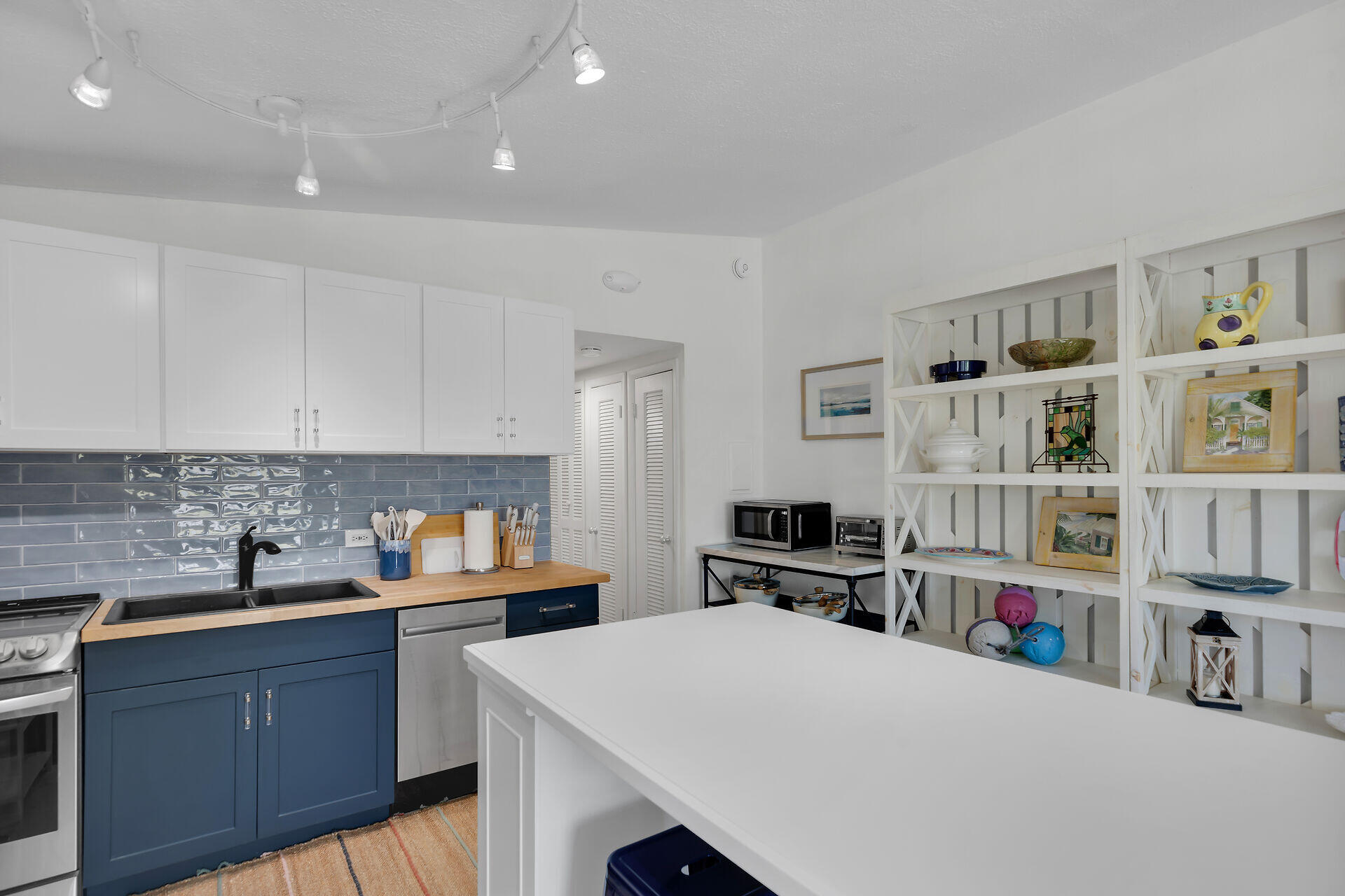10 Clara Boulevard