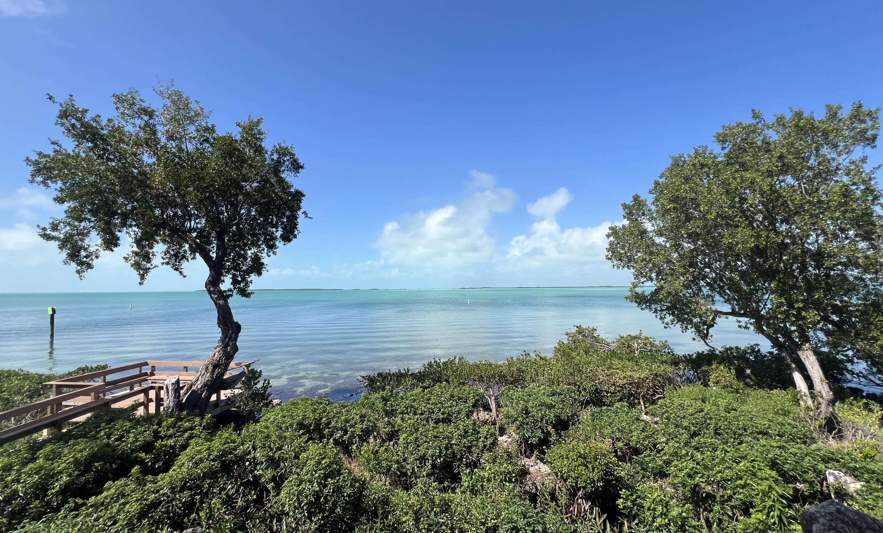 96000 Overseas Highway J5 + 33' boat slip