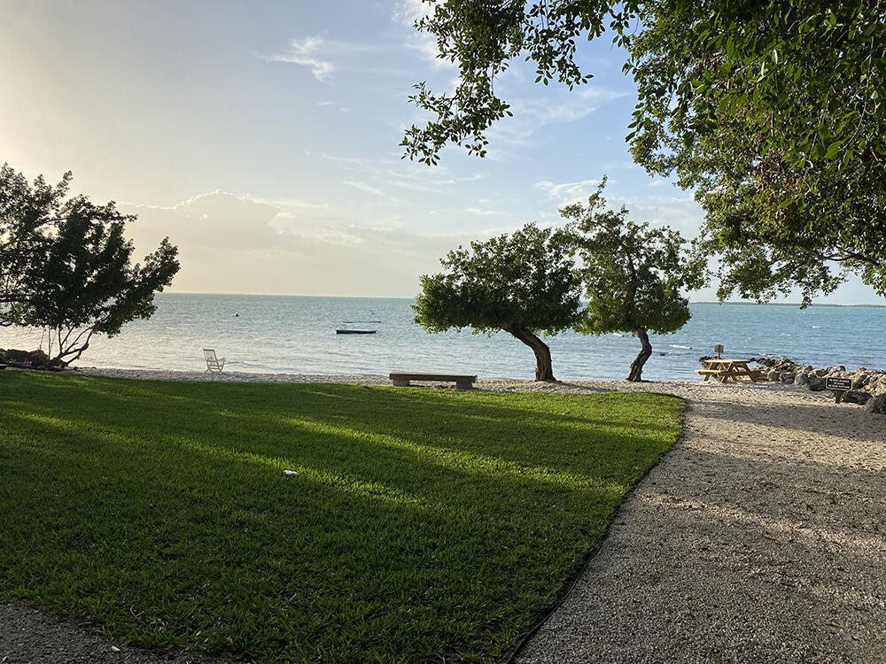 96000 Overseas Highway J5 + 33' boat slip