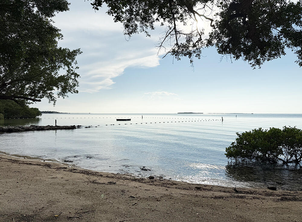 96000 Overseas Highway J5 + 33' boat slip