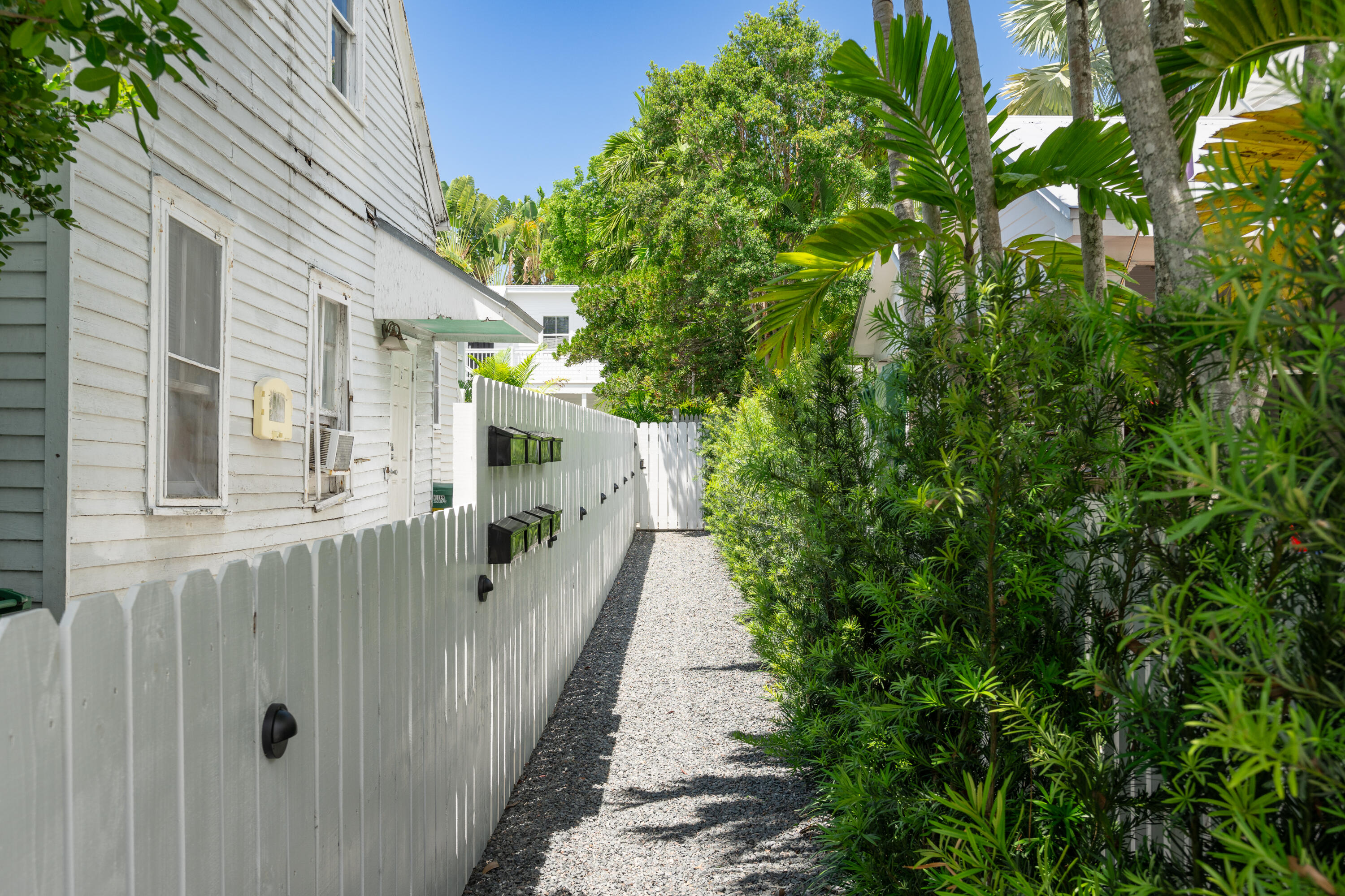 818 Elizabeth Street