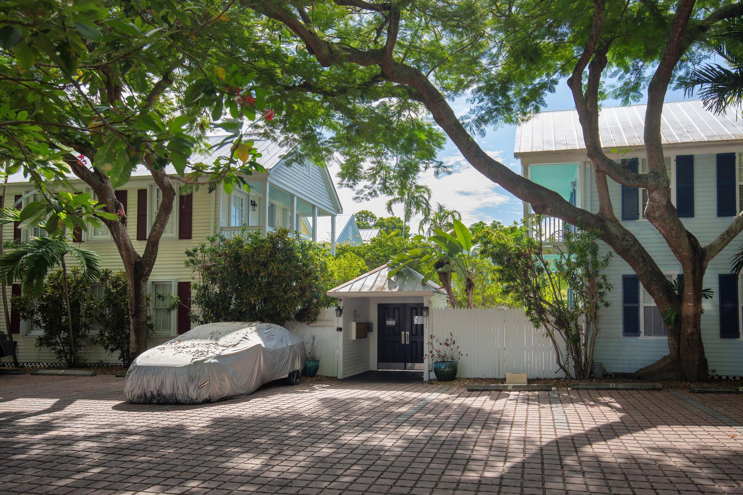 606 Truman Avenue 7