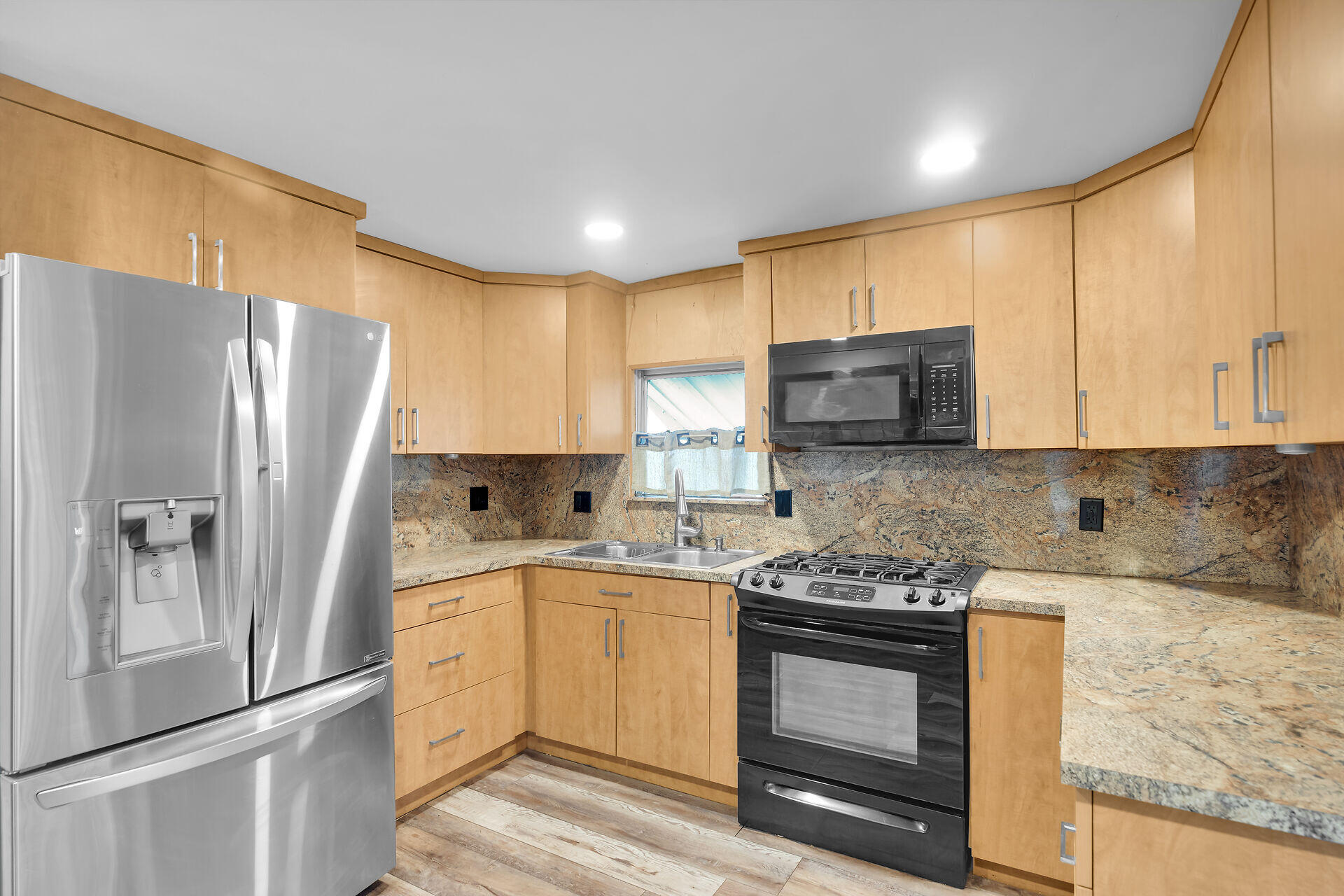 7 Avenue D