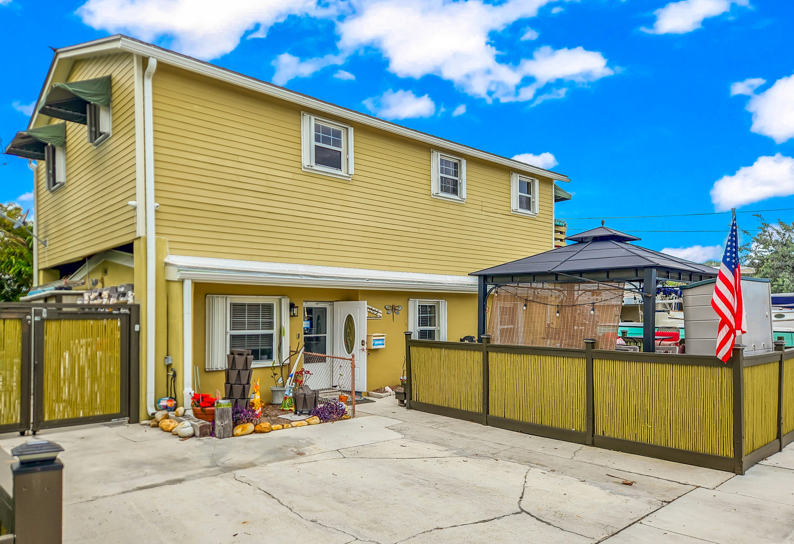 1609 United Street