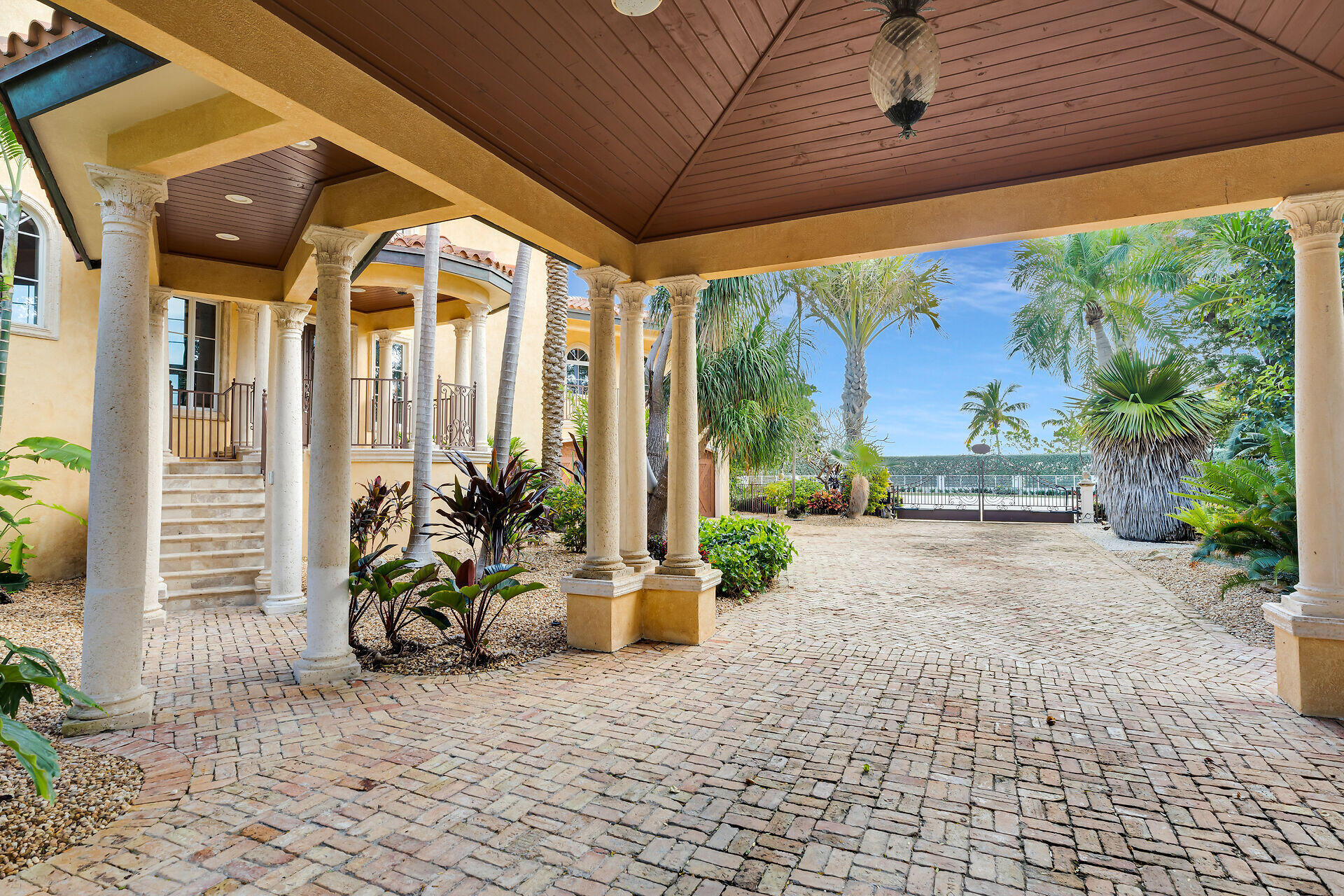 301 Ixora Street