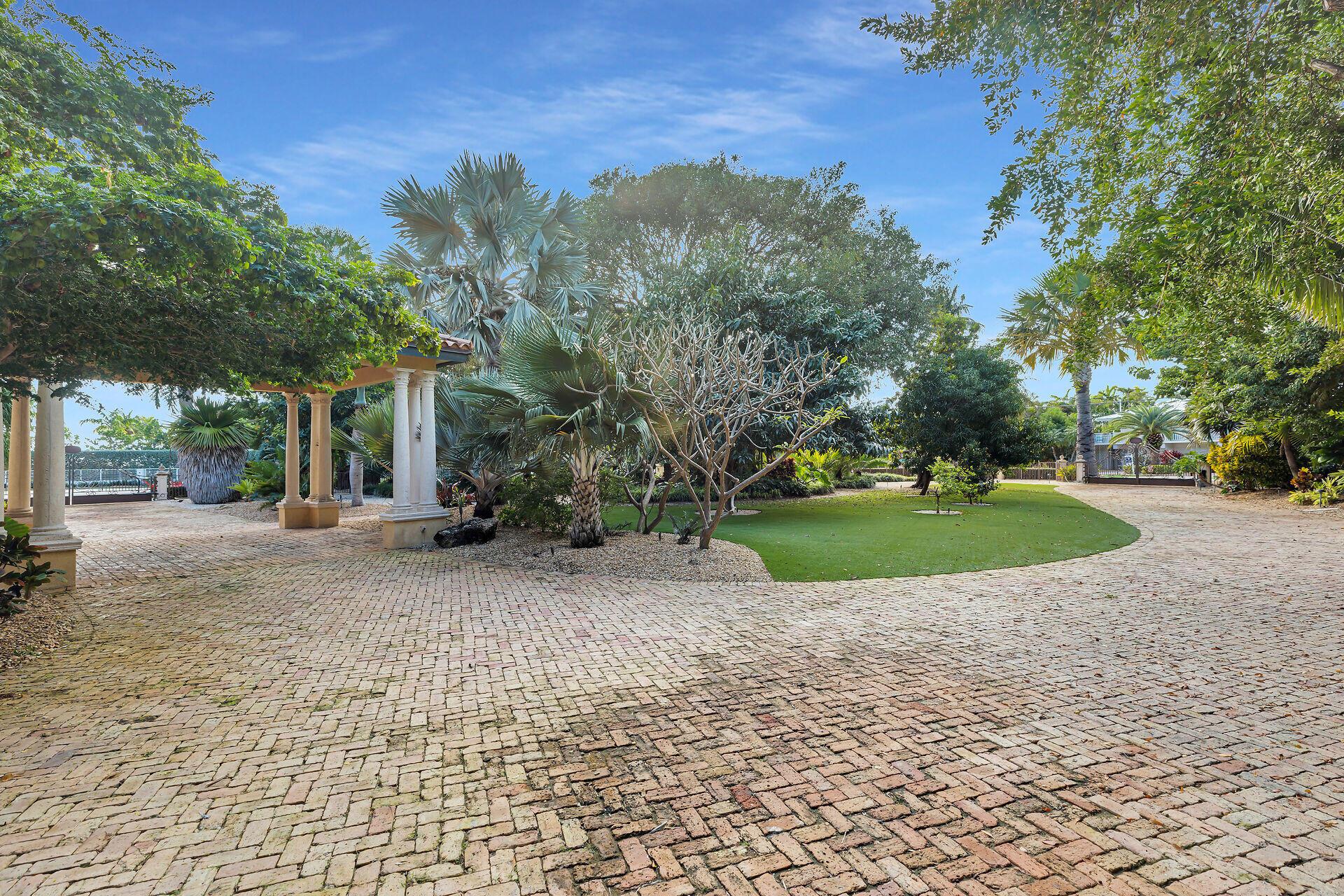 301 Ixora Street