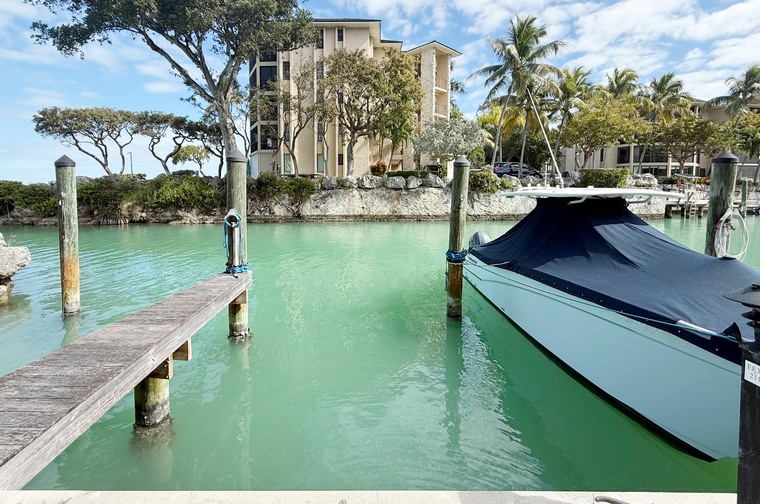 96000 Overseas Highway EE33 + 36' Boat Slip