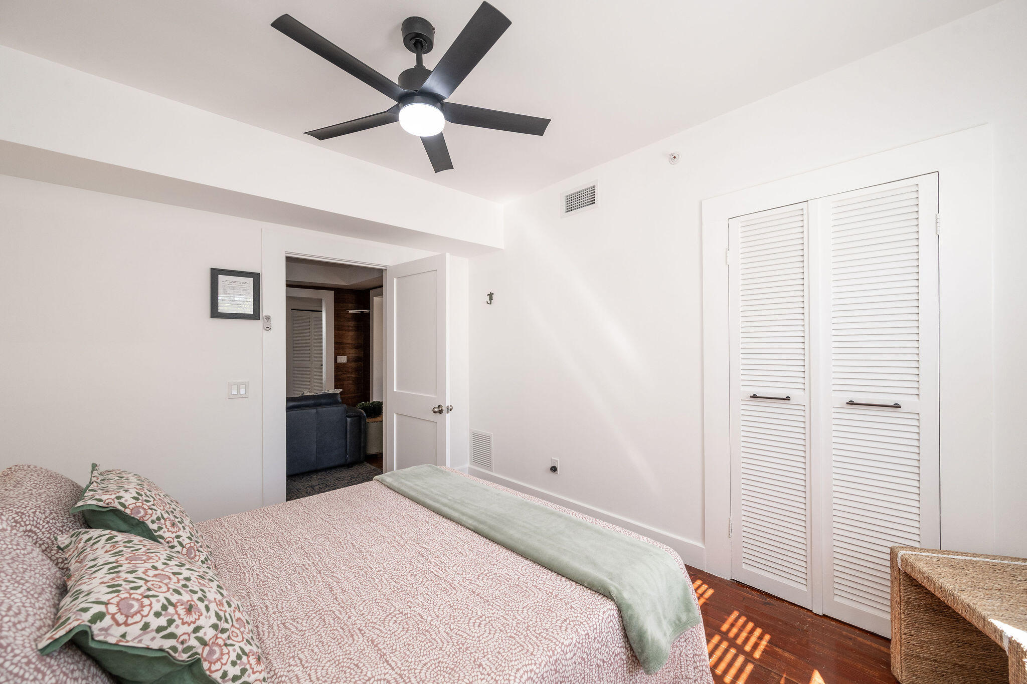 927 Thomas Street #4