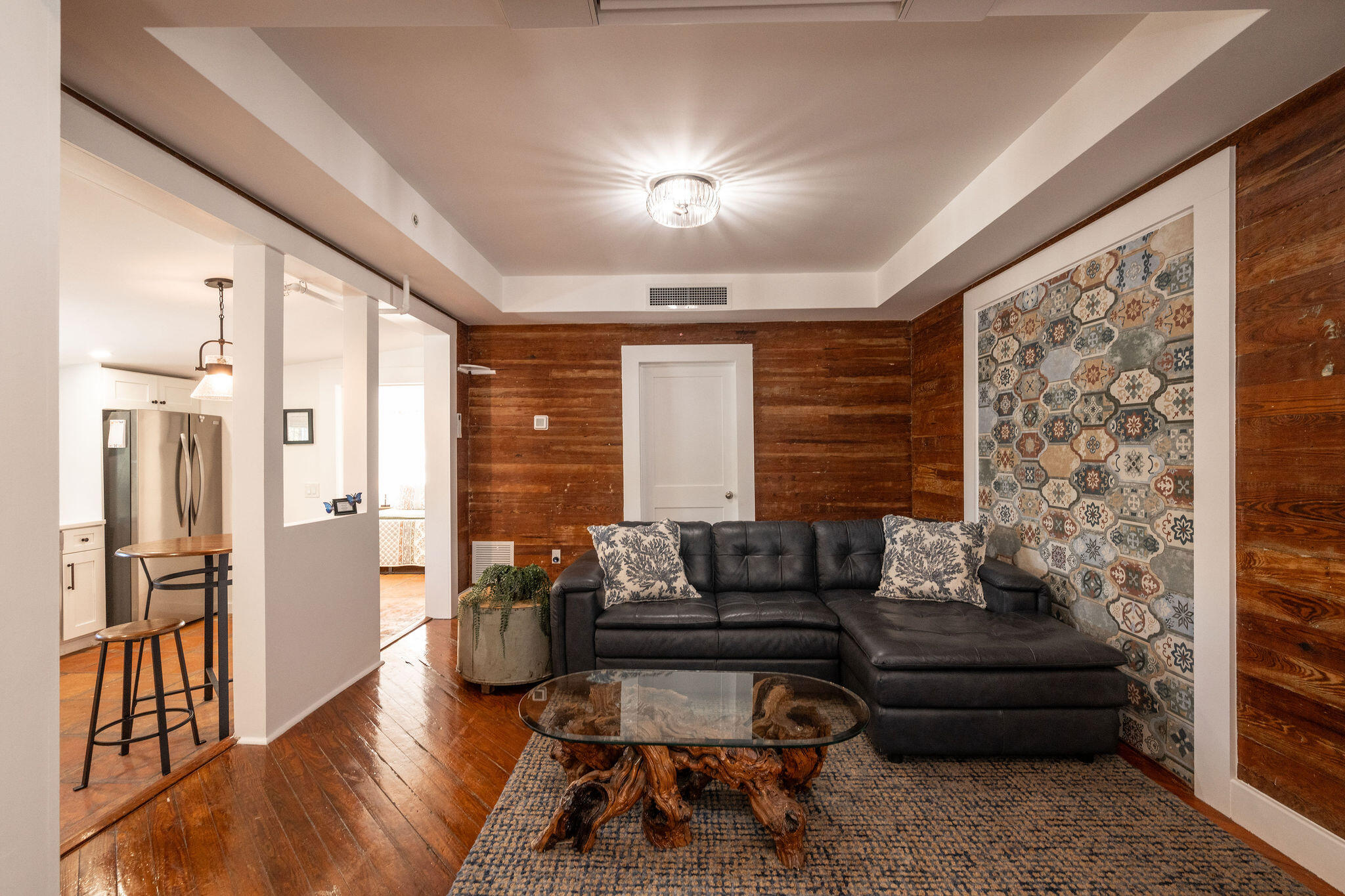 927 Thomas Street #4