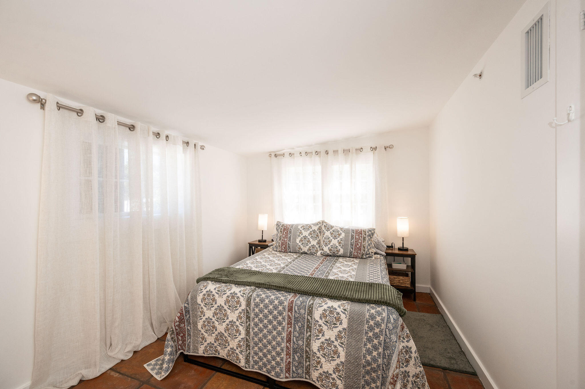927 Thomas Street #4