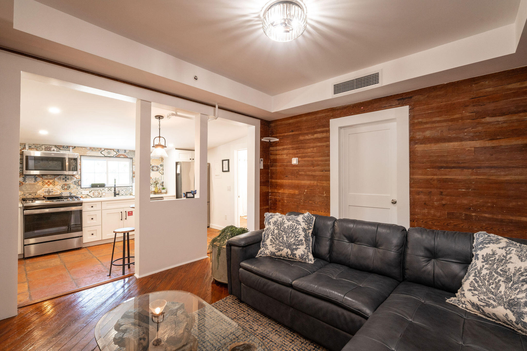 927 Thomas Street #4